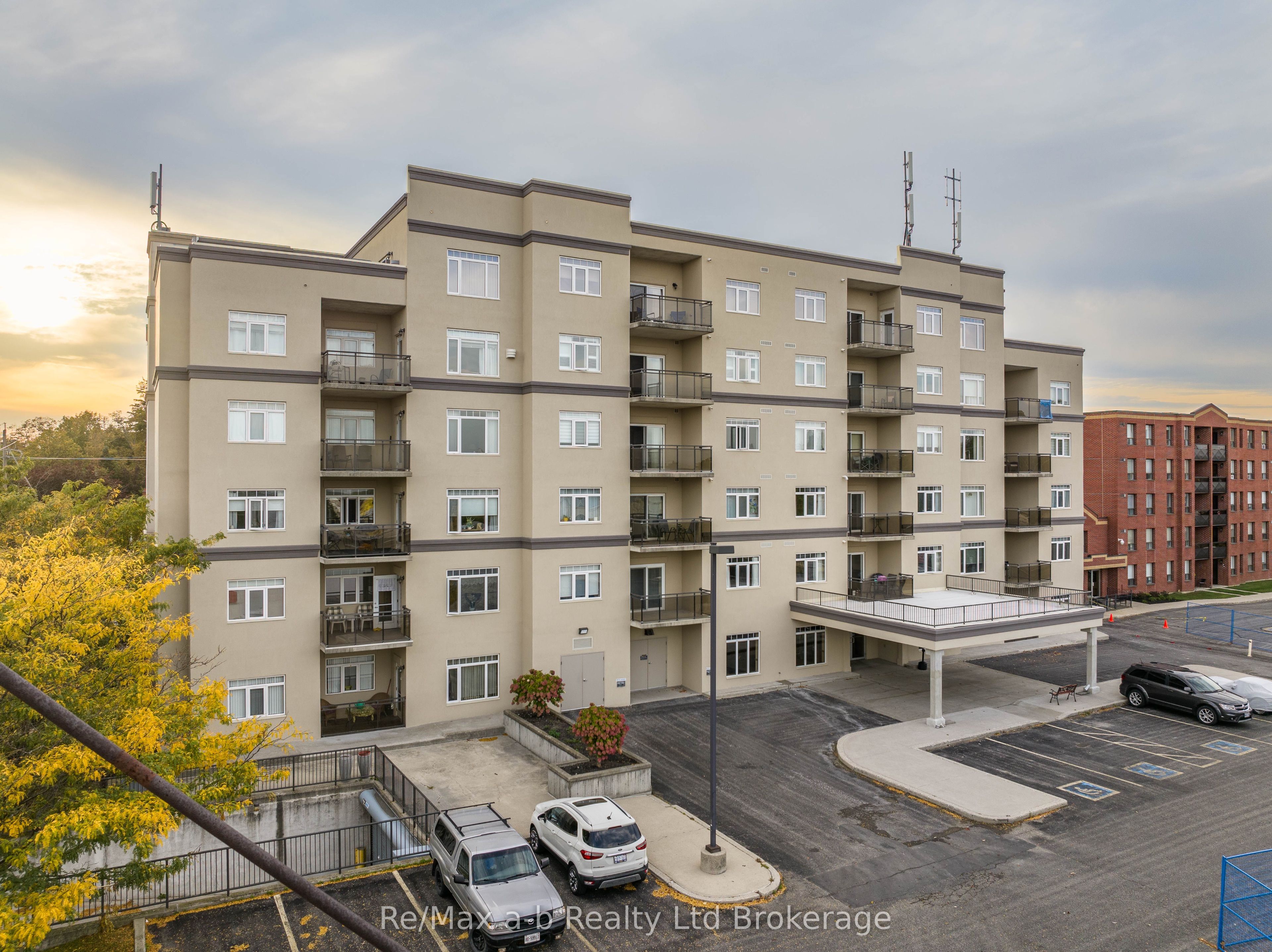 #604 - 80 Bridge Street Property Photo