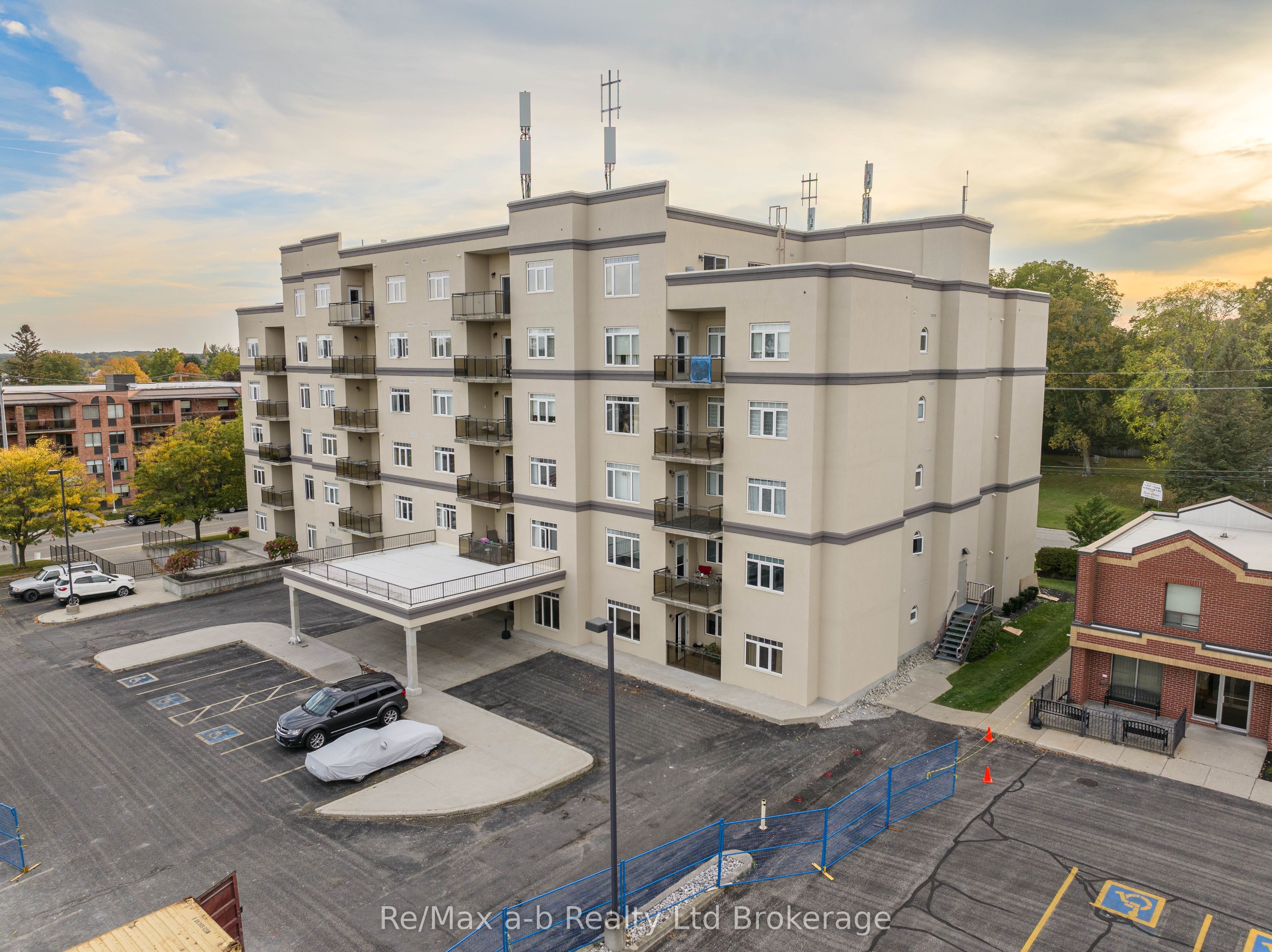 80 Bridge Street E 604 Property Photo 2