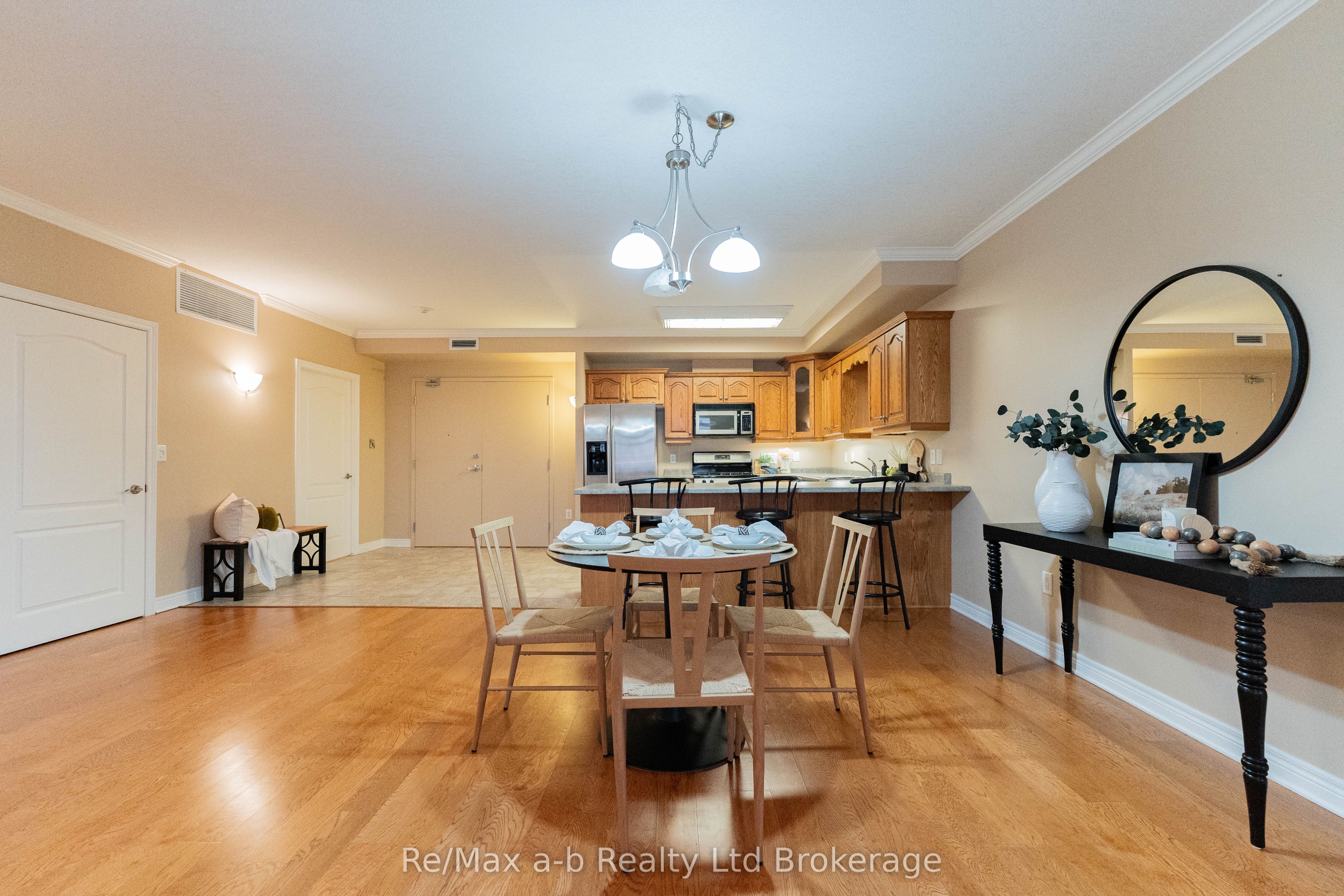 80 Bridge Street E 604 Property Photo 4