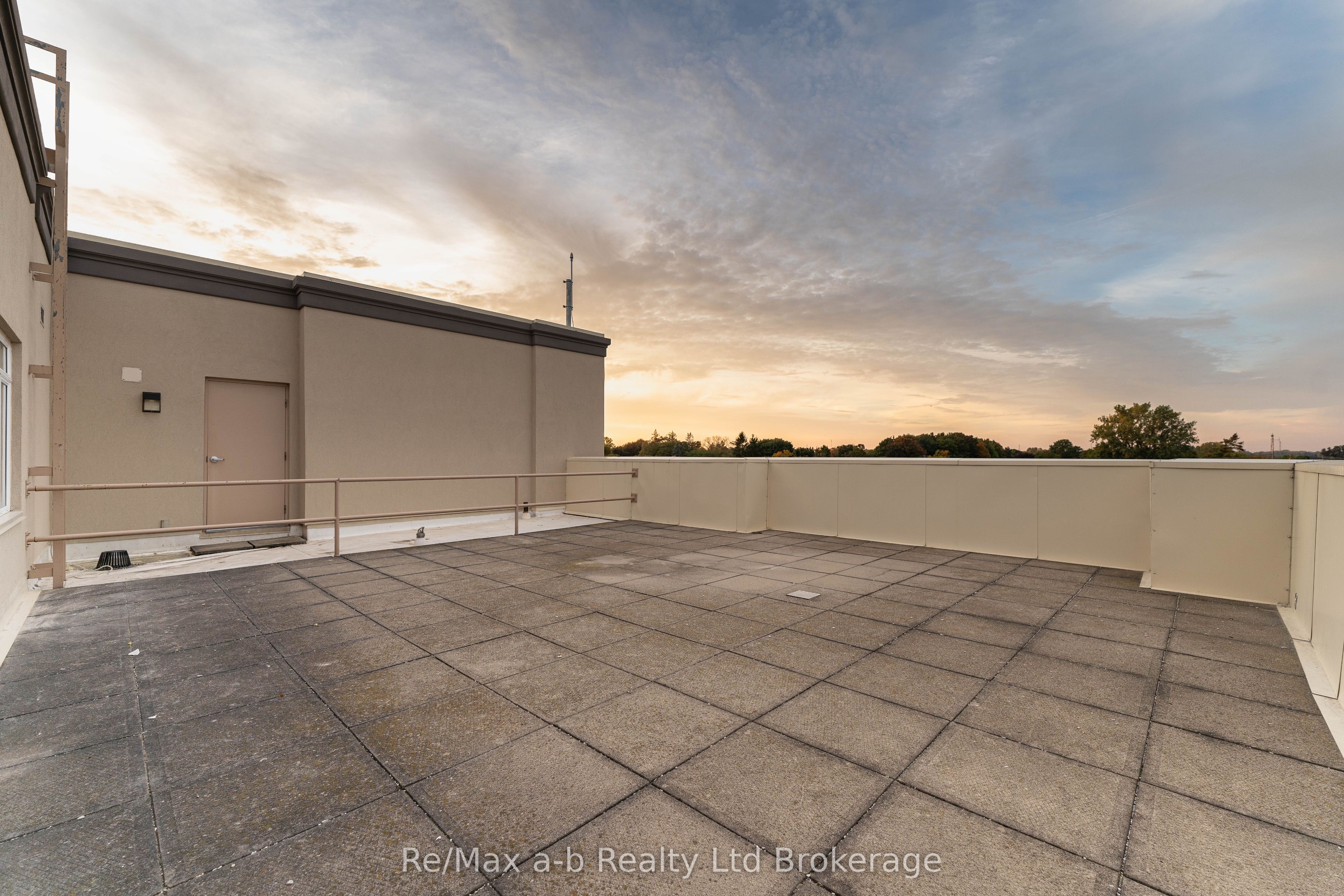 80 Bridge Street E 604 Property Photo 29