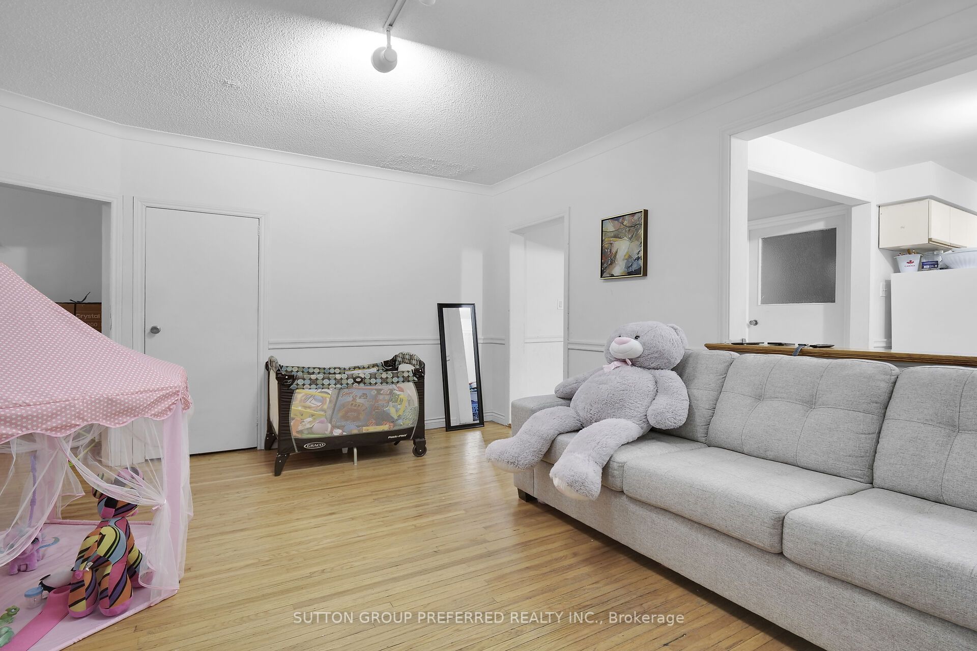 681 Colborne Street Property Photo 3