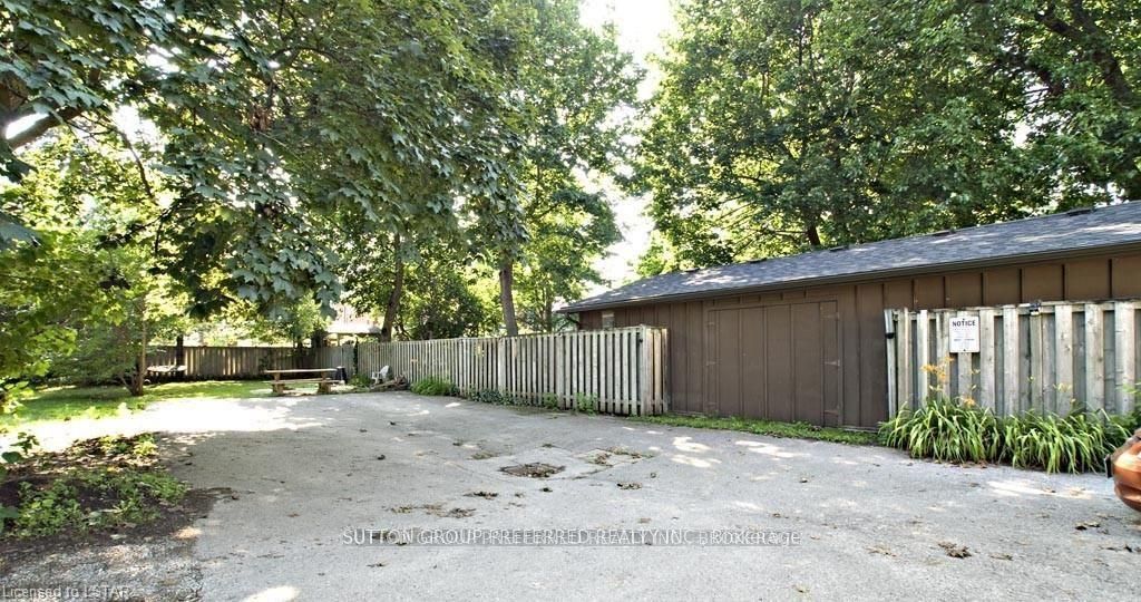 681 Colborne Street Property Photo 16