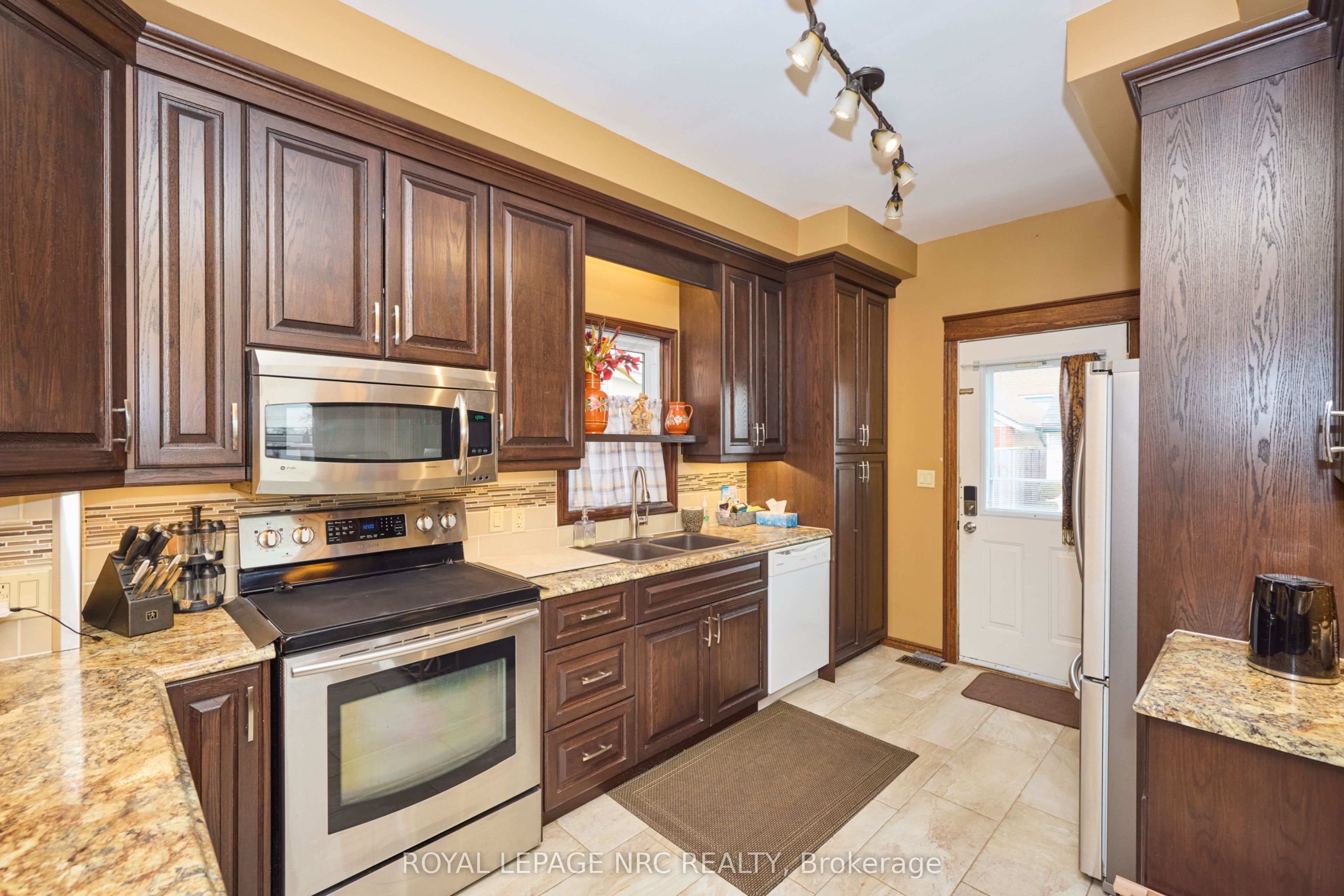160 Burgar Street Property Photo 15