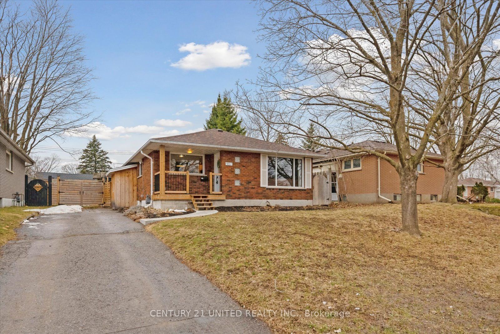 907 Rosehill Dr Property Photo