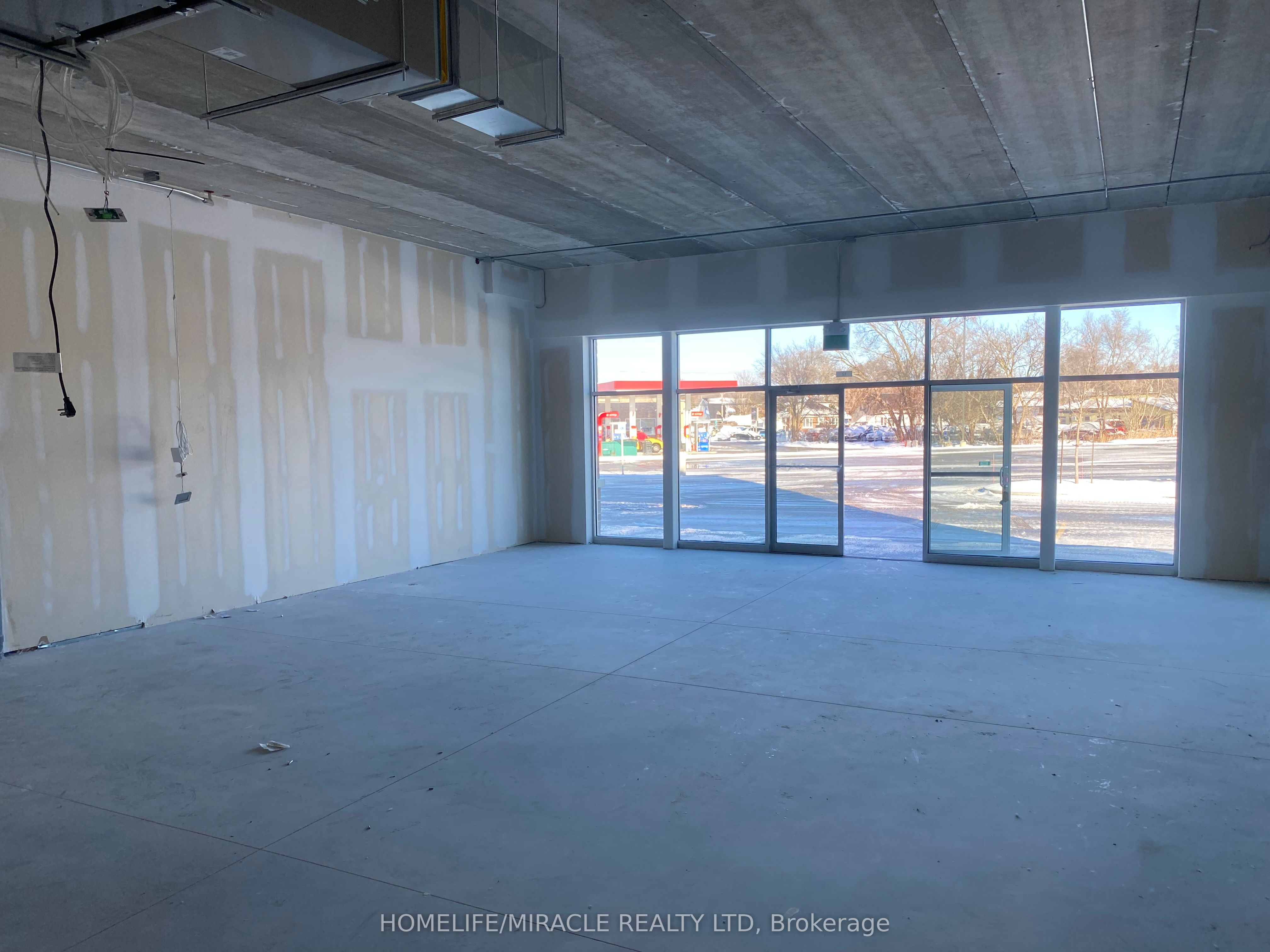 #12 - 561 York Road Property Photo 2