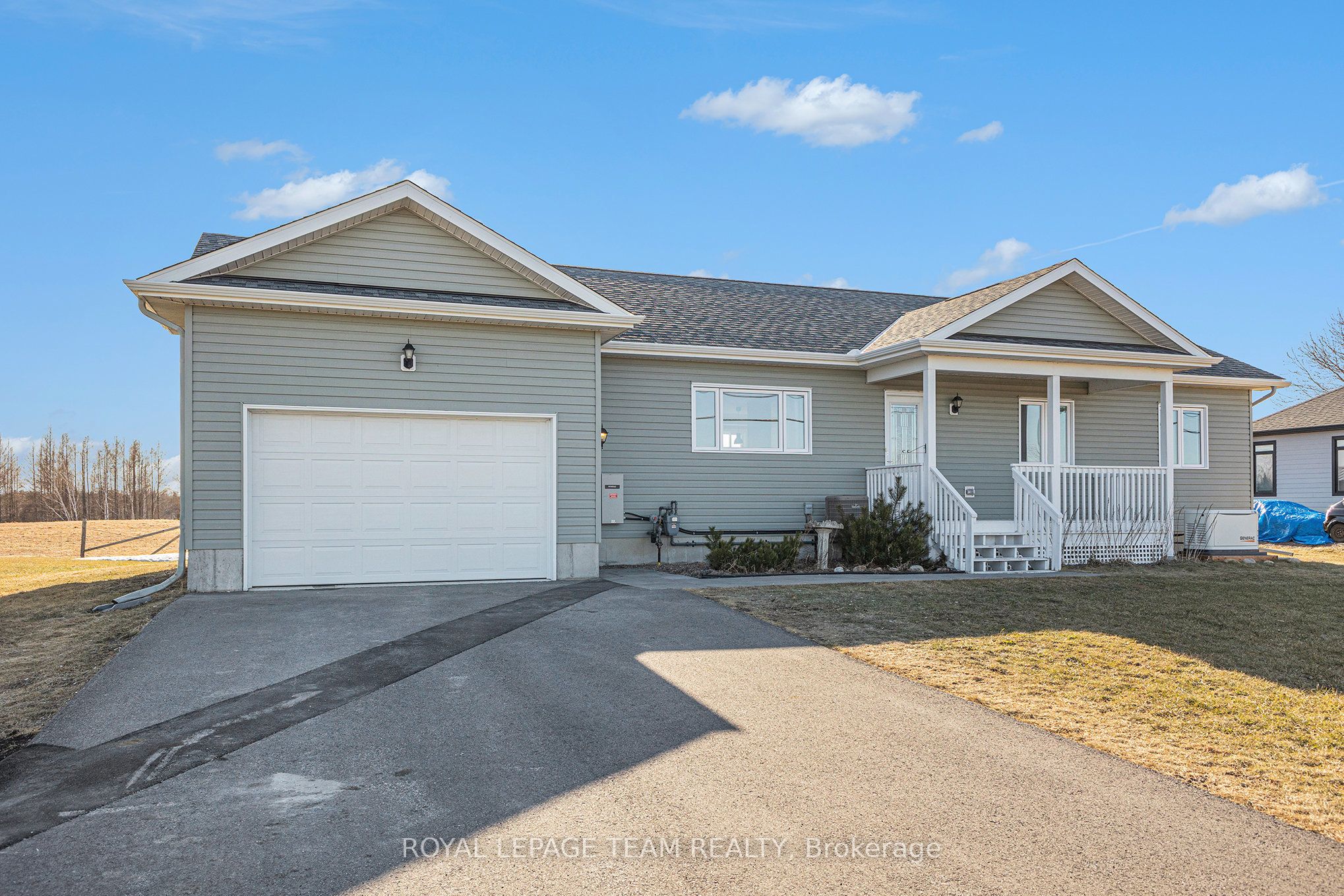 2833 Dunrobin Road Property Photo 4