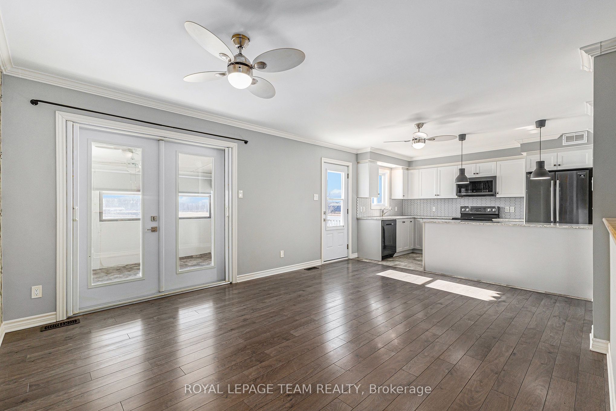 2833 Dunrobin Road Property Photo 8