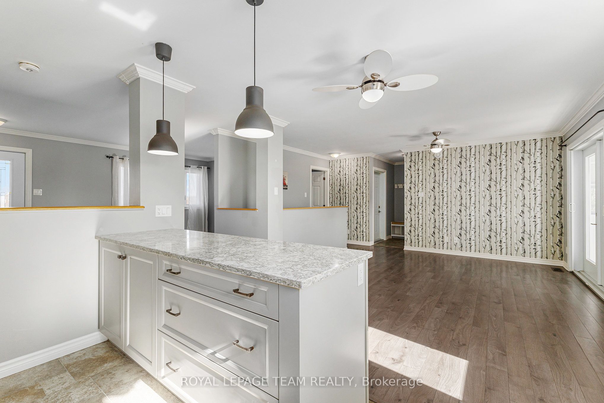 2833 Dunrobin Road Property Photo 12