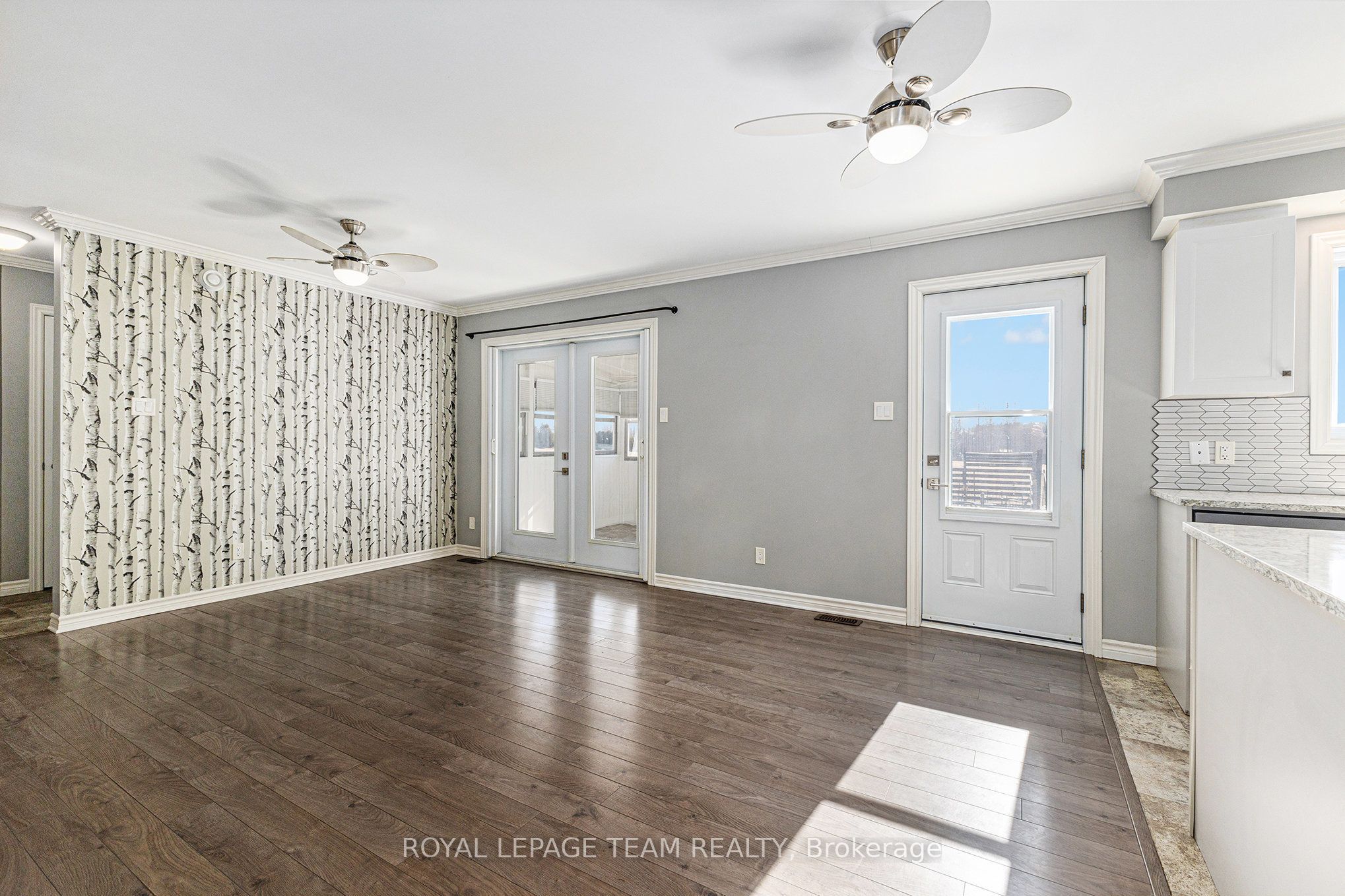 2833 Dunrobin Road Property Photo 13