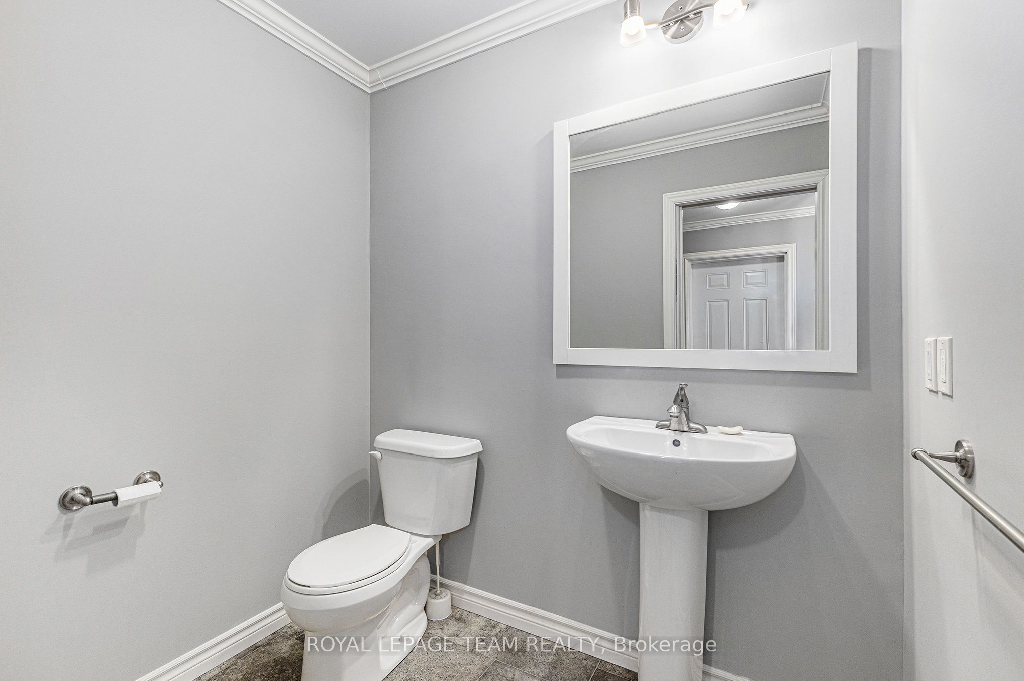 2833 Dunrobin Road Property Photo 15