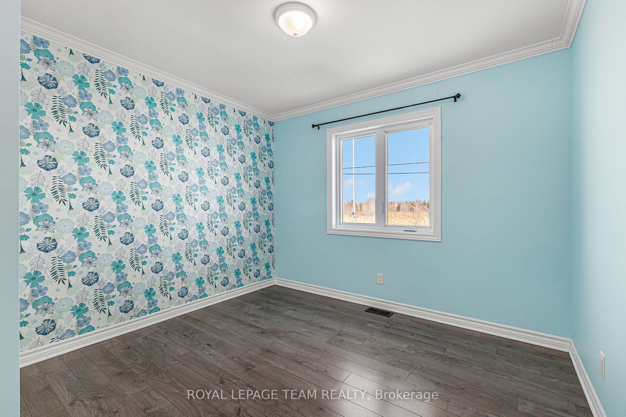 2833 Dunrobin Road Property Photo 23