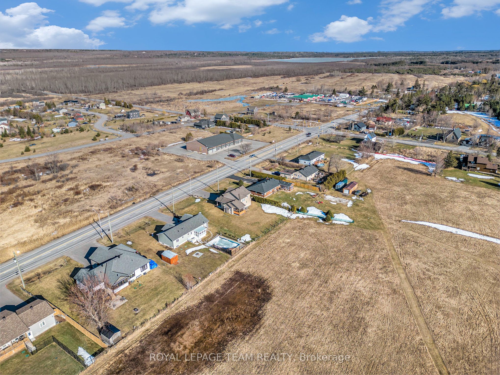 2833 Dunrobin Road Property Photo 37
