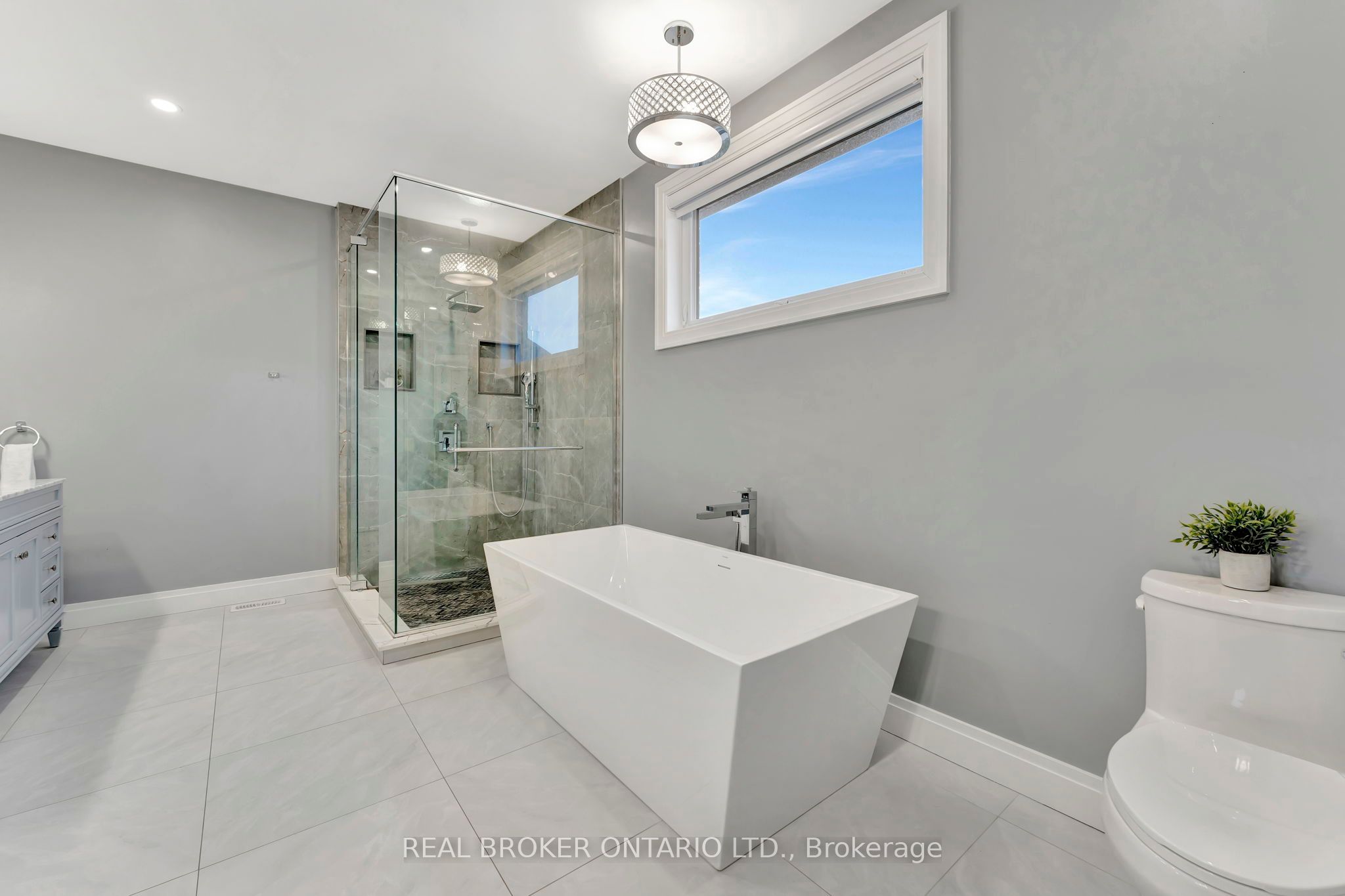 66 August Crescent Property Photo 32