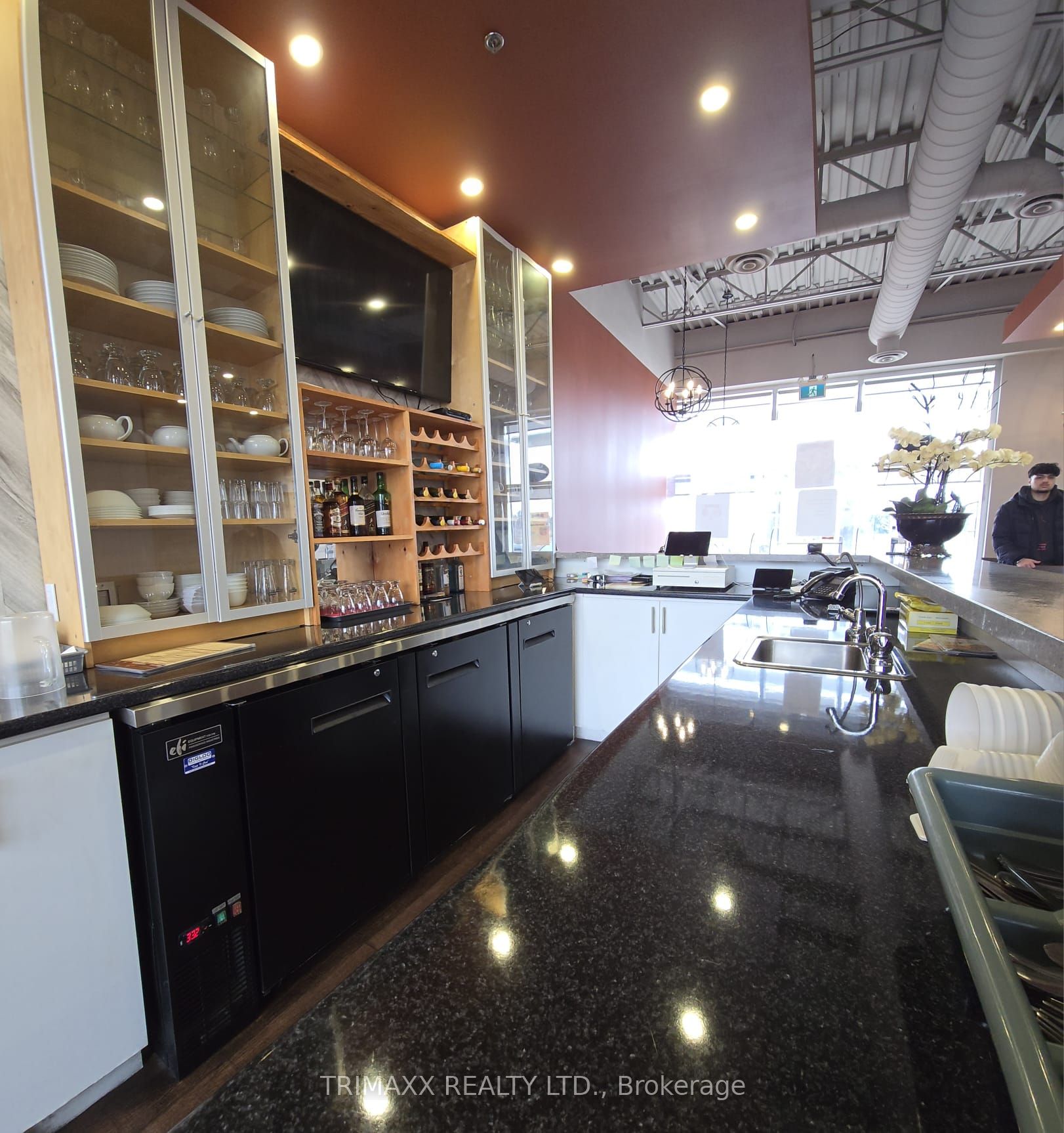 #e 104 - 4195 King Street Property Photo 7