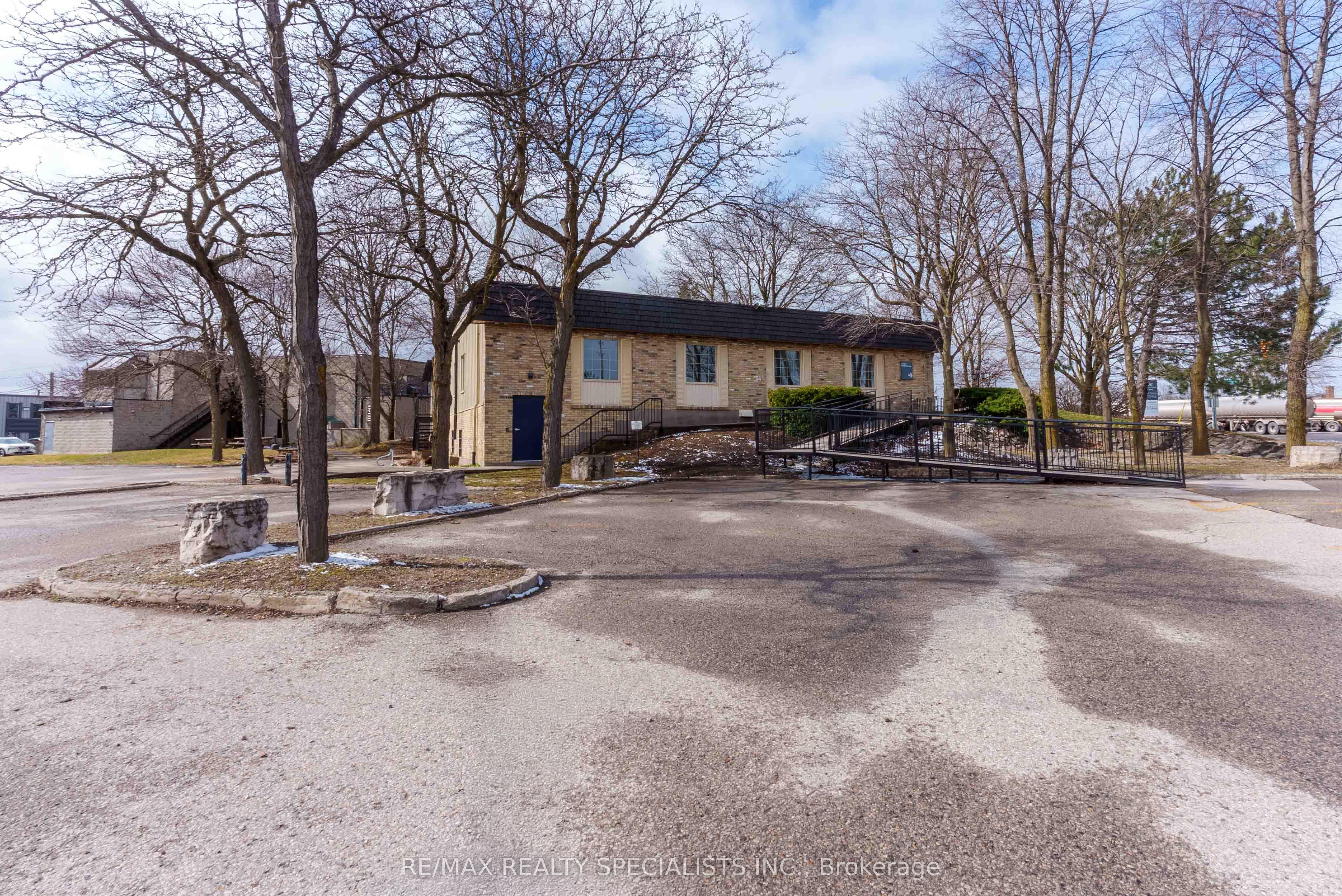 2109 Oxford Street Property Photo 1
