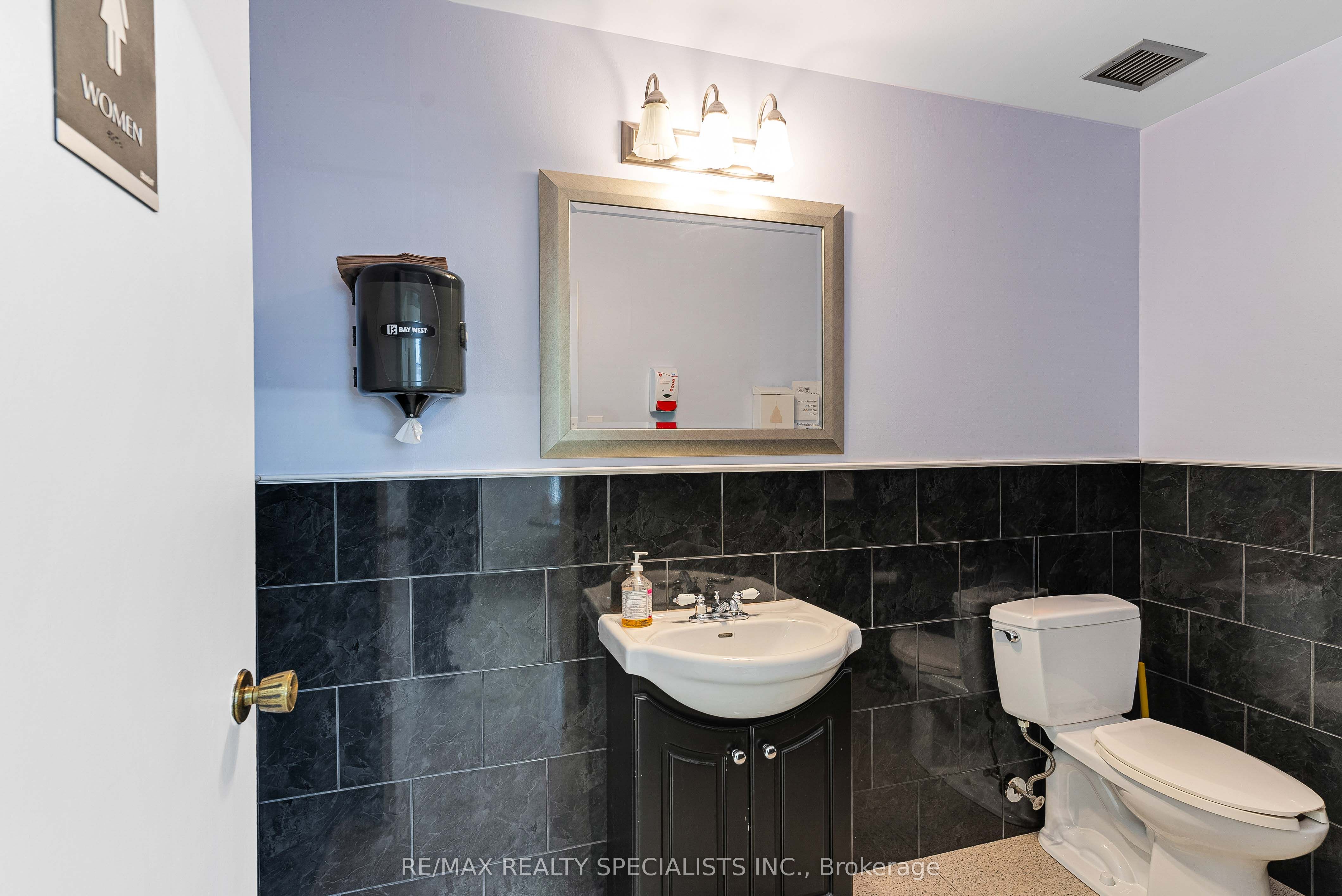 2109 Oxford Street Property Photo 5