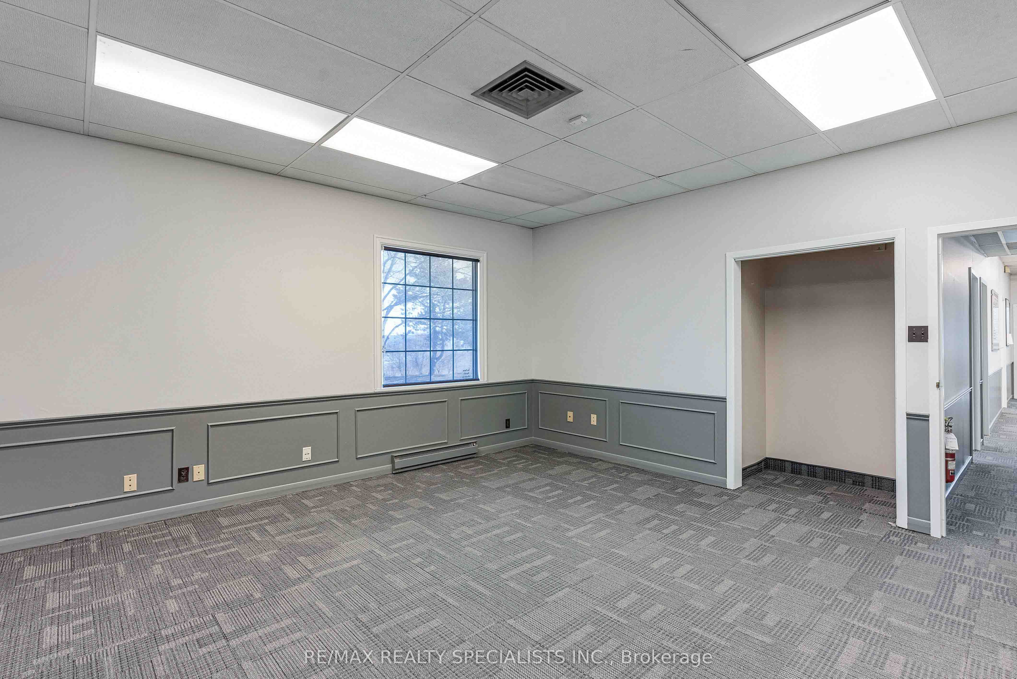 2109 Oxford Street Property Photo 7