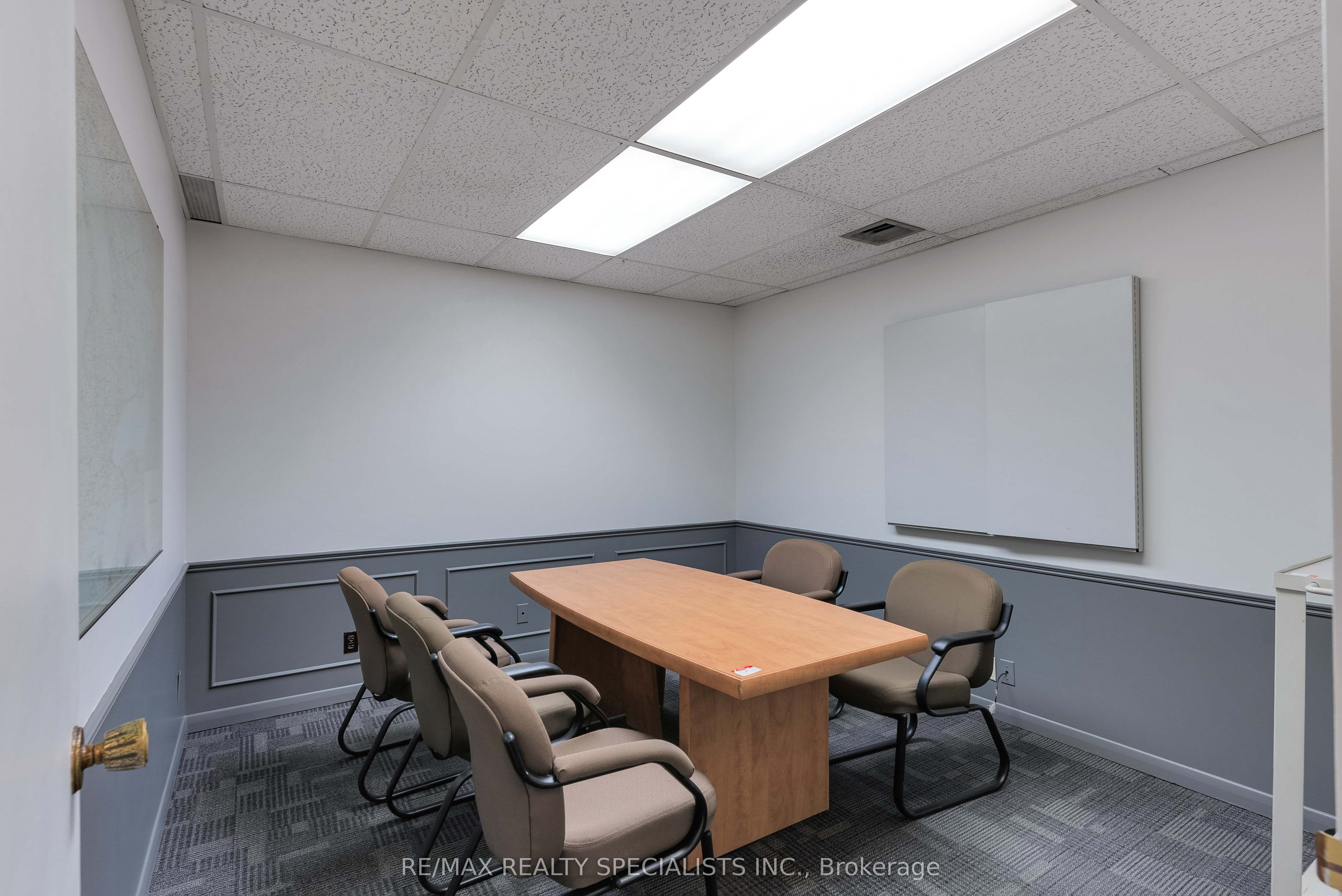 2109 Oxford Street Property Photo 12