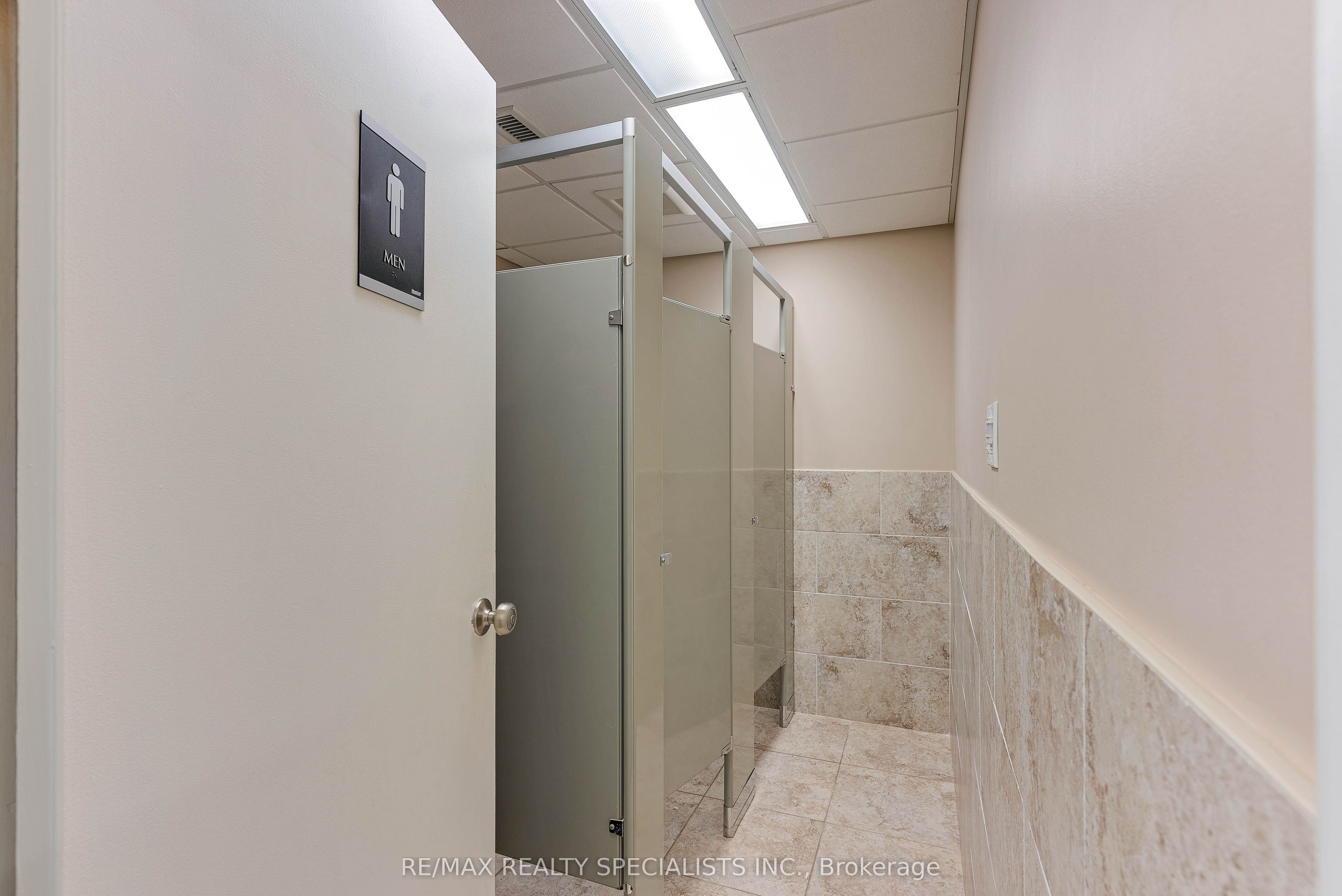 2109 Oxford Street Property Photo 17