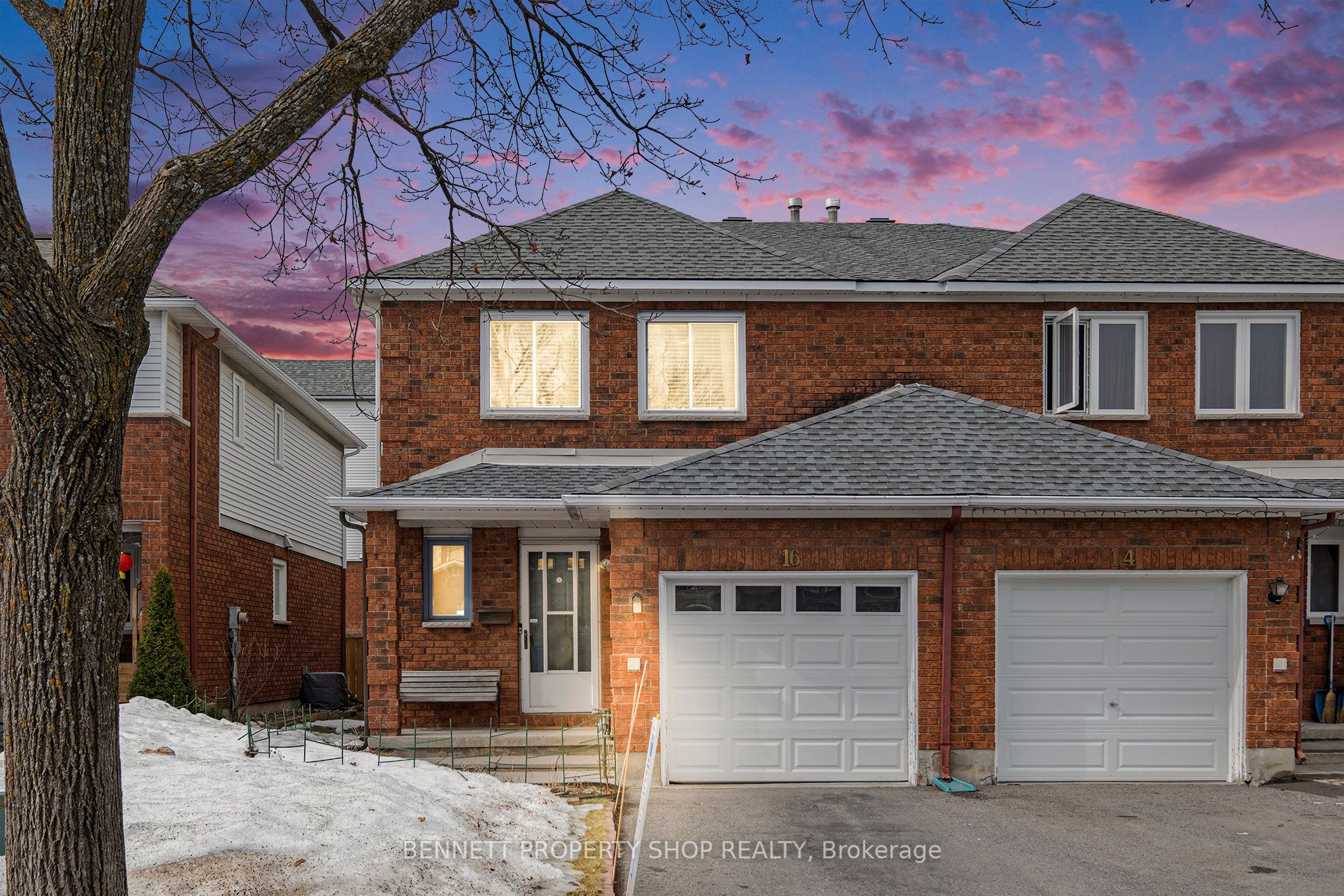 16 Woodbury Cres Property Photo