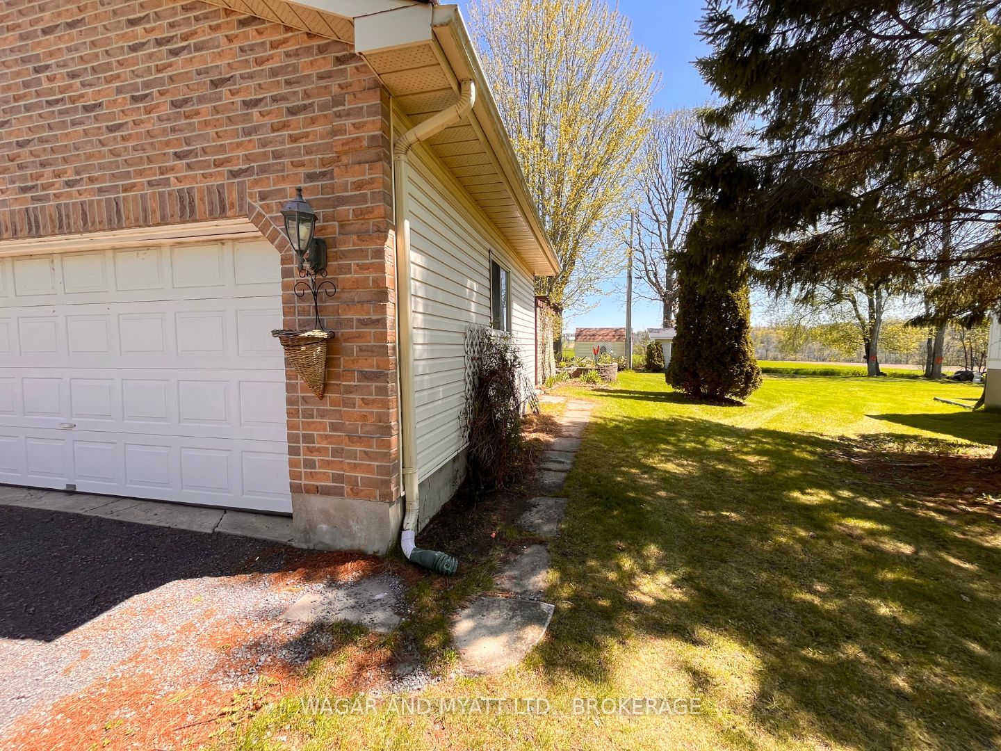 63 N Southwood Crescent N Property Photo 3