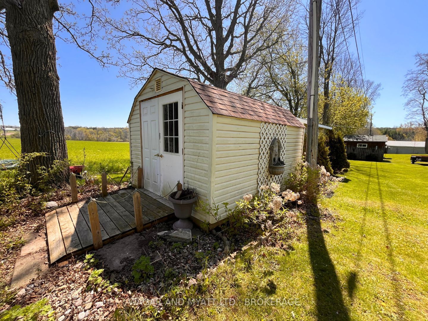 63 N Southwood Crescent N Property Photo 34