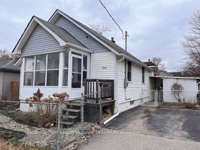 4 Briscoe St W Property Photo