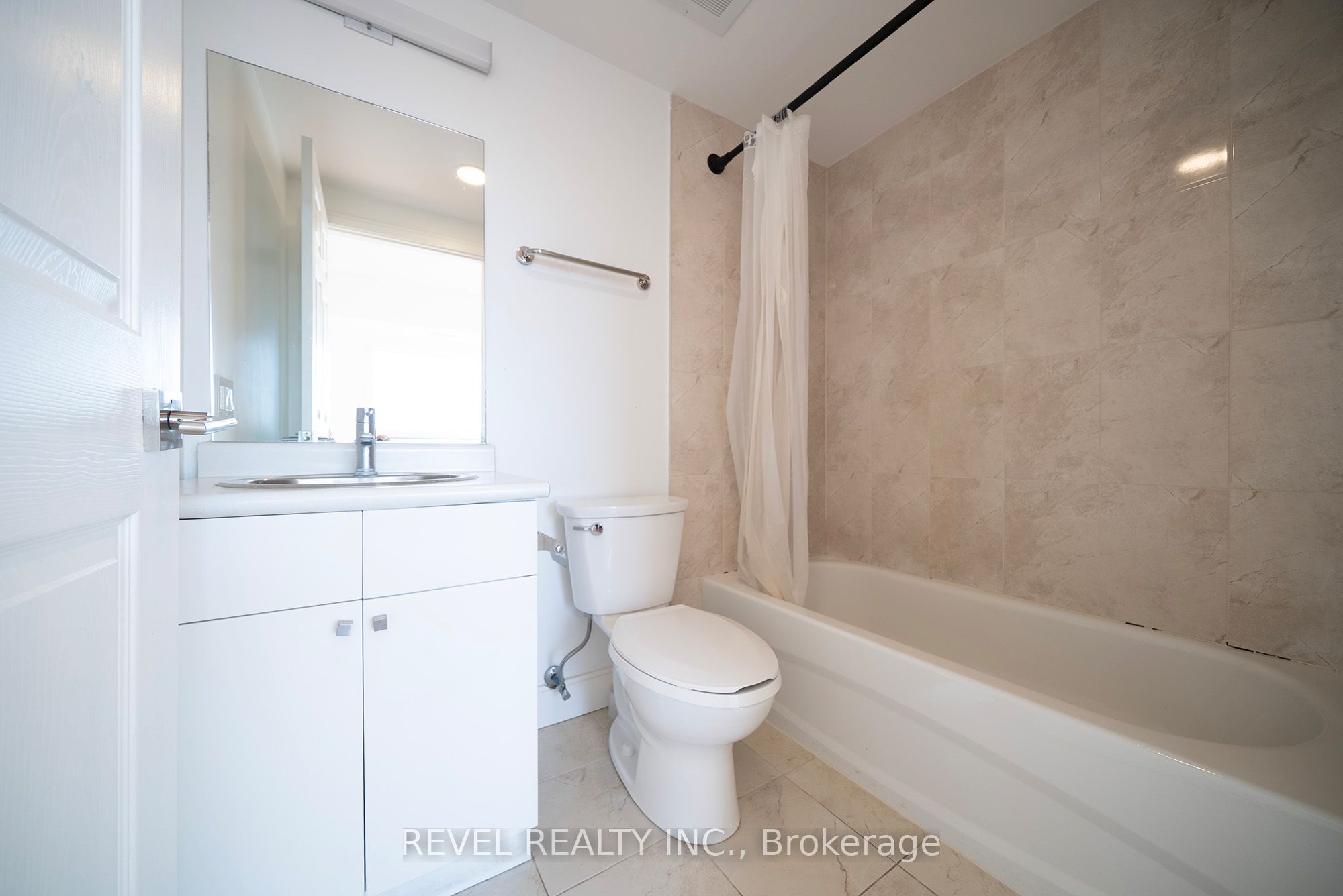 1 Wellington Street 413 Property Photo 17