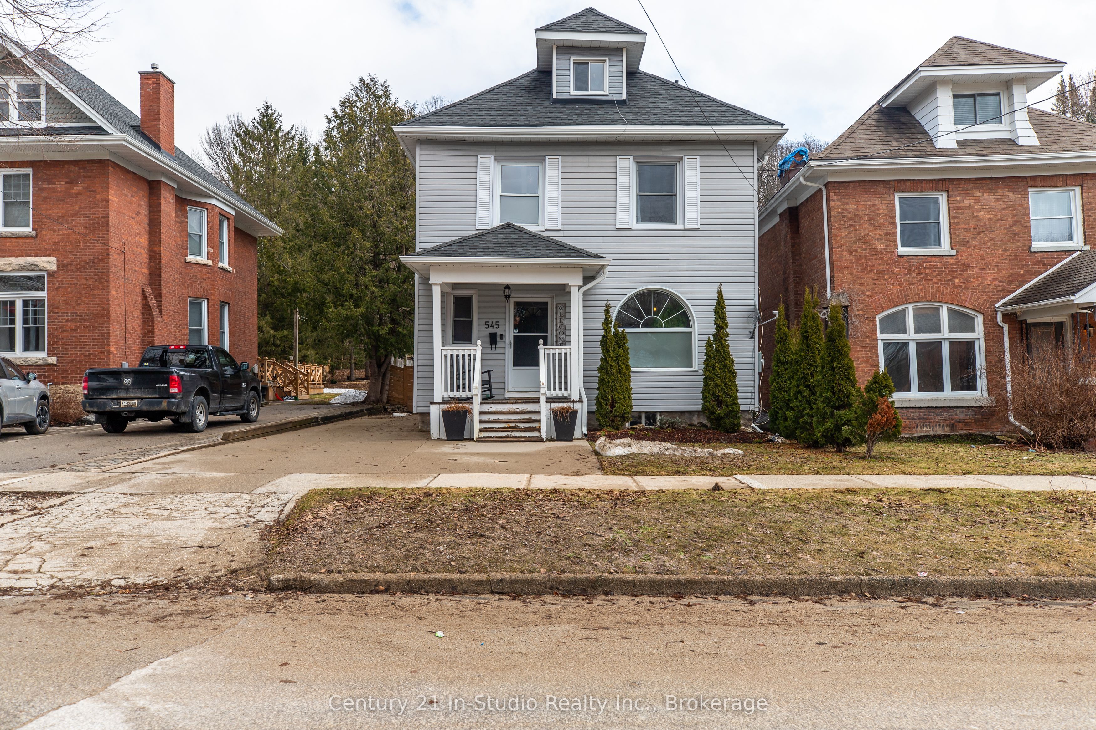 545 4th Avenue Property Photo 1