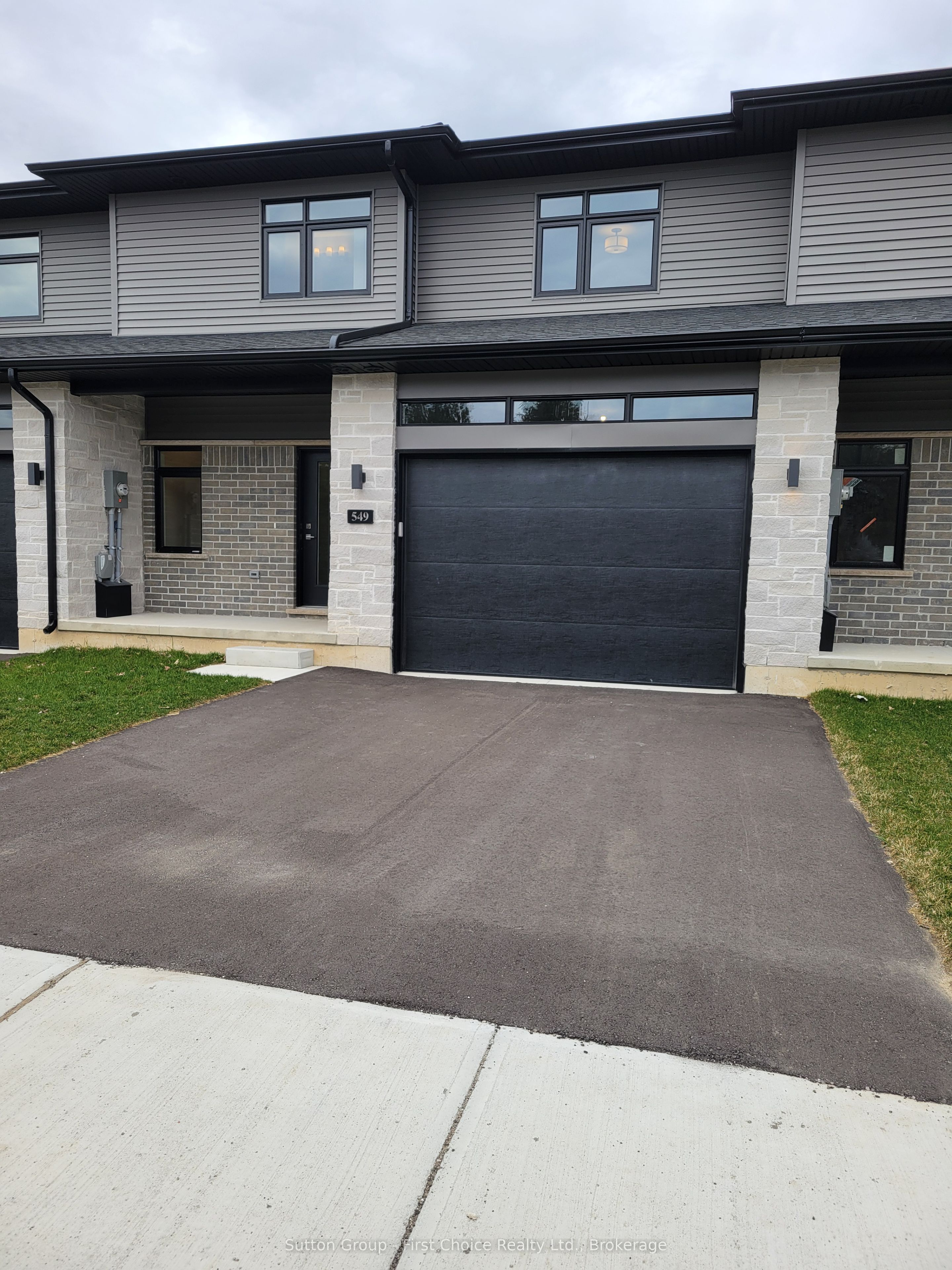 549 Albert Street Property Photo 2