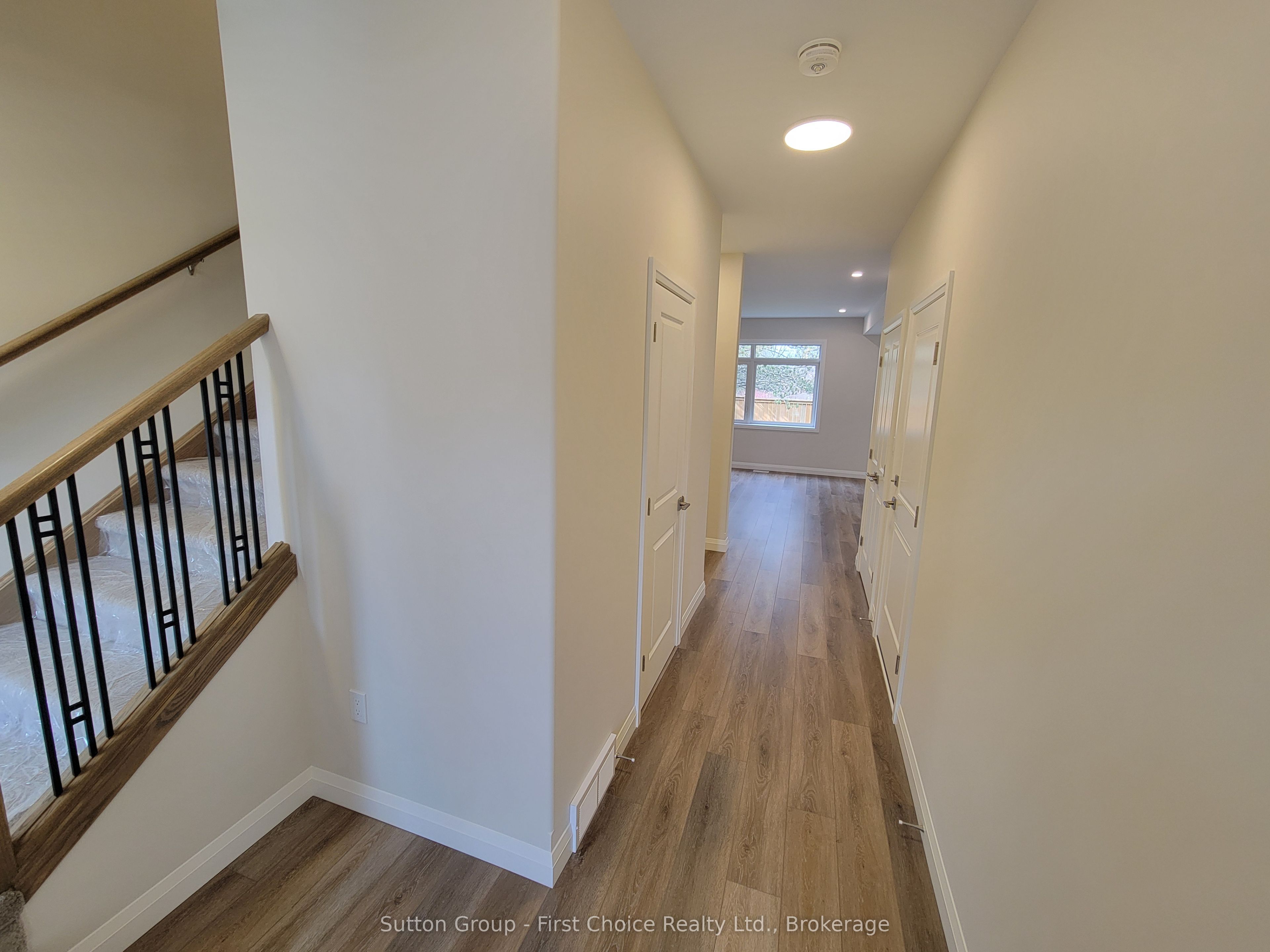 549 Albert Street Property Photo 3
