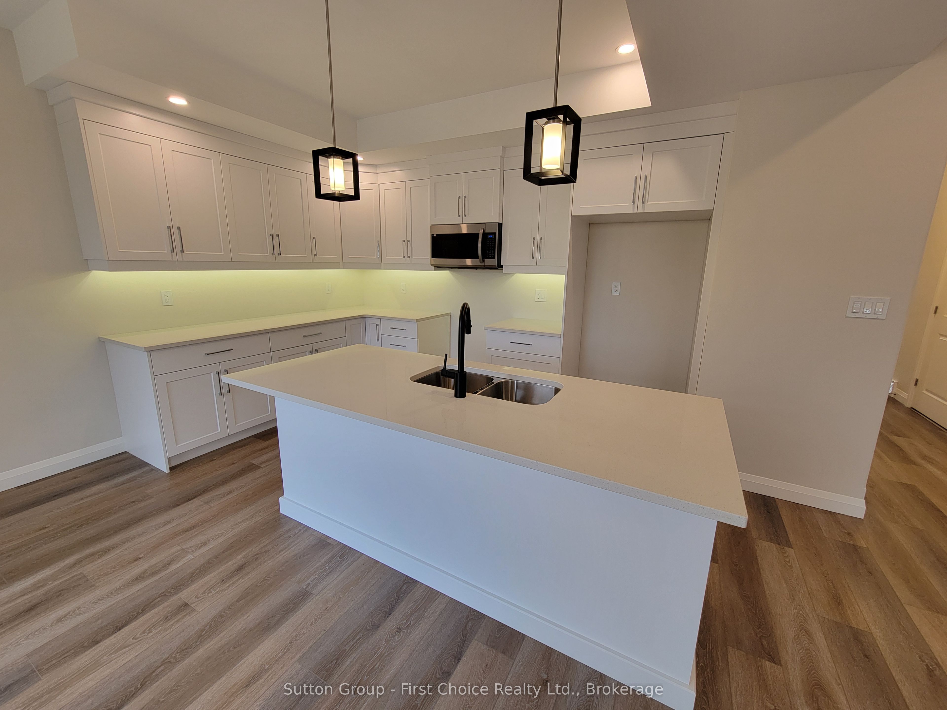 549 Albert Street Property Photo 5