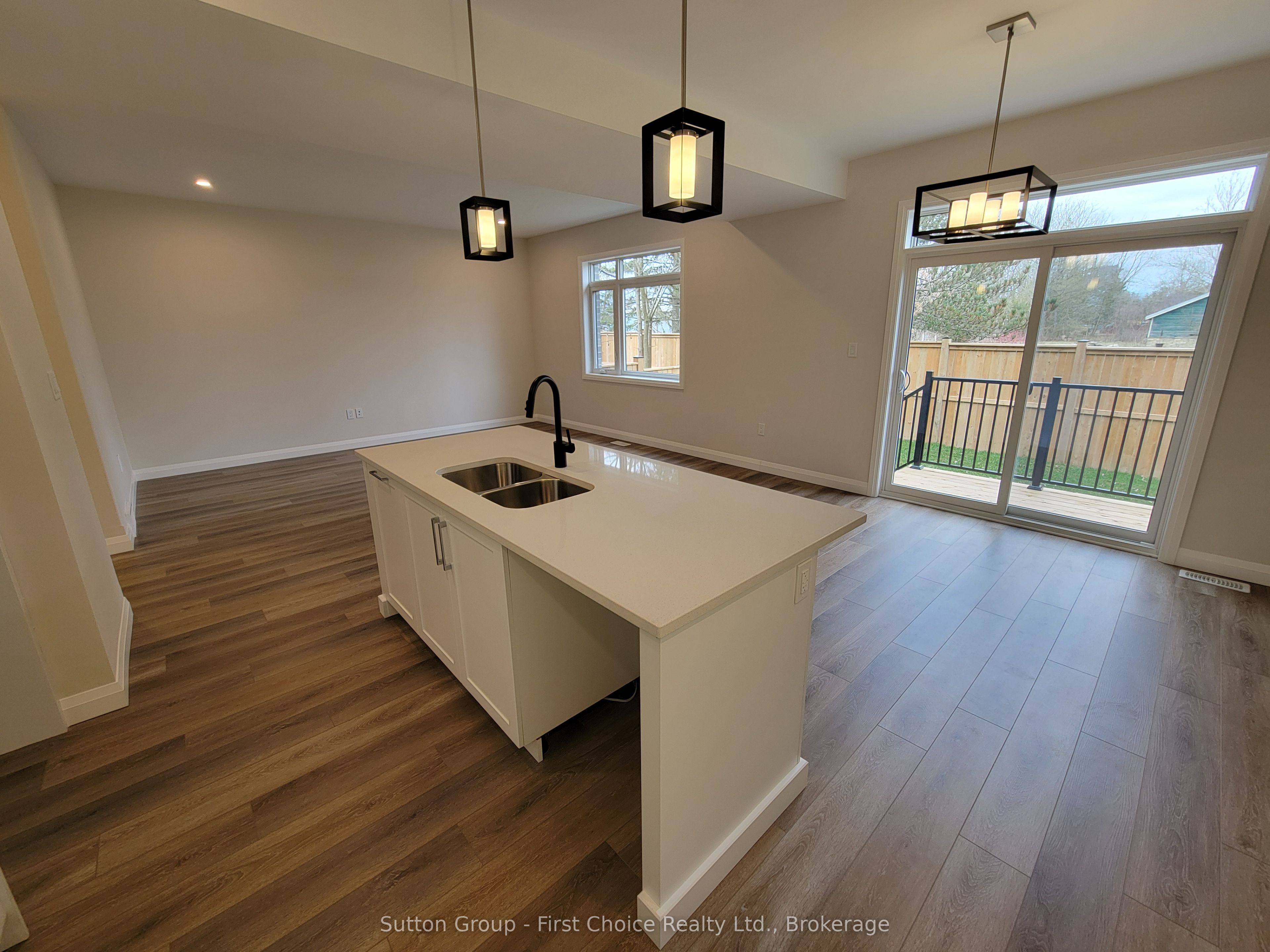 549 Albert Street Property Photo 6