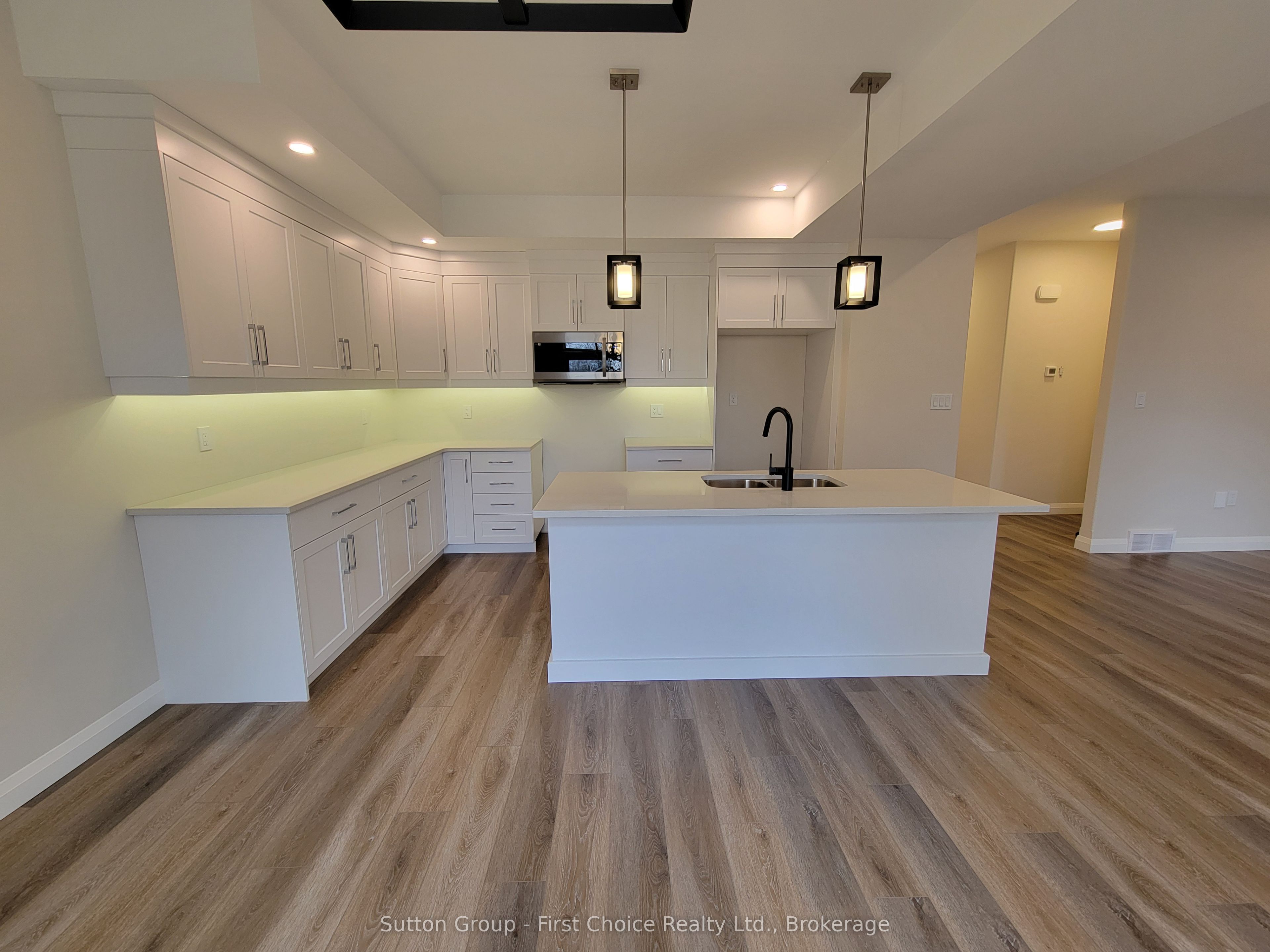 549 Albert Street Property Photo 7