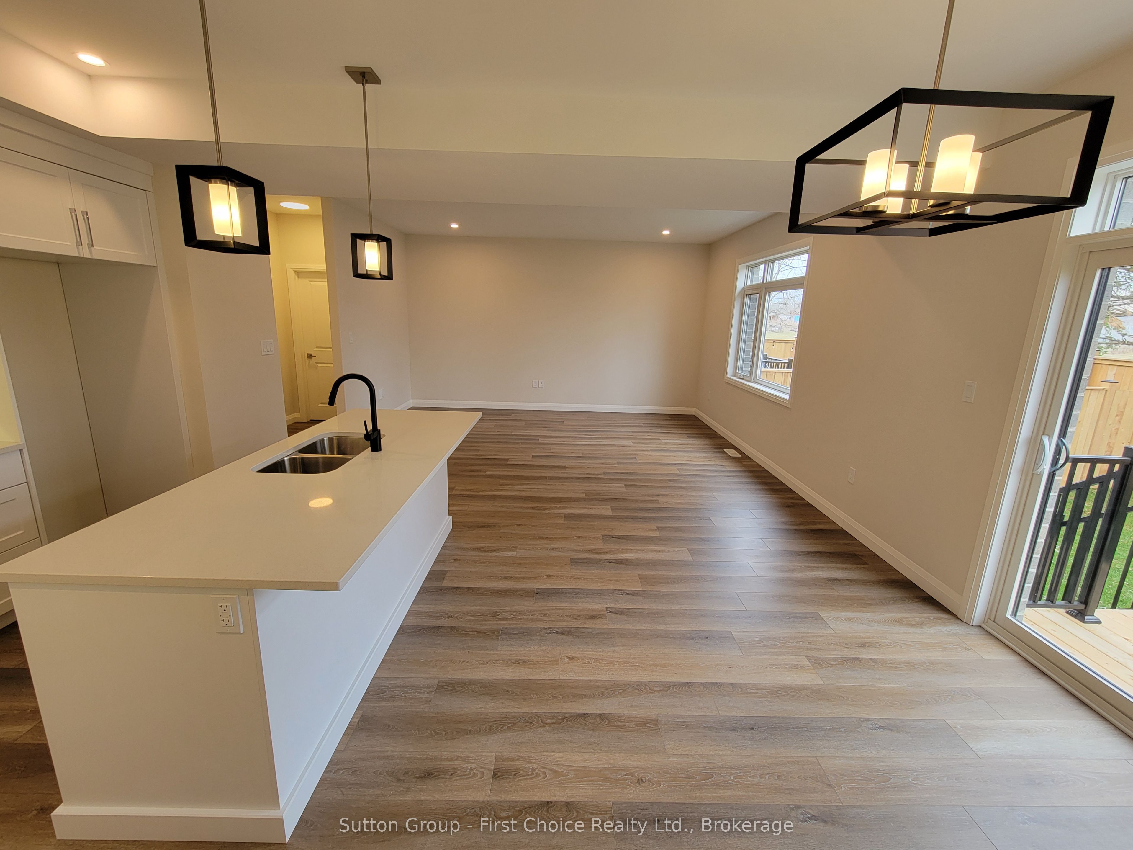 549 Albert Street Property Photo 8