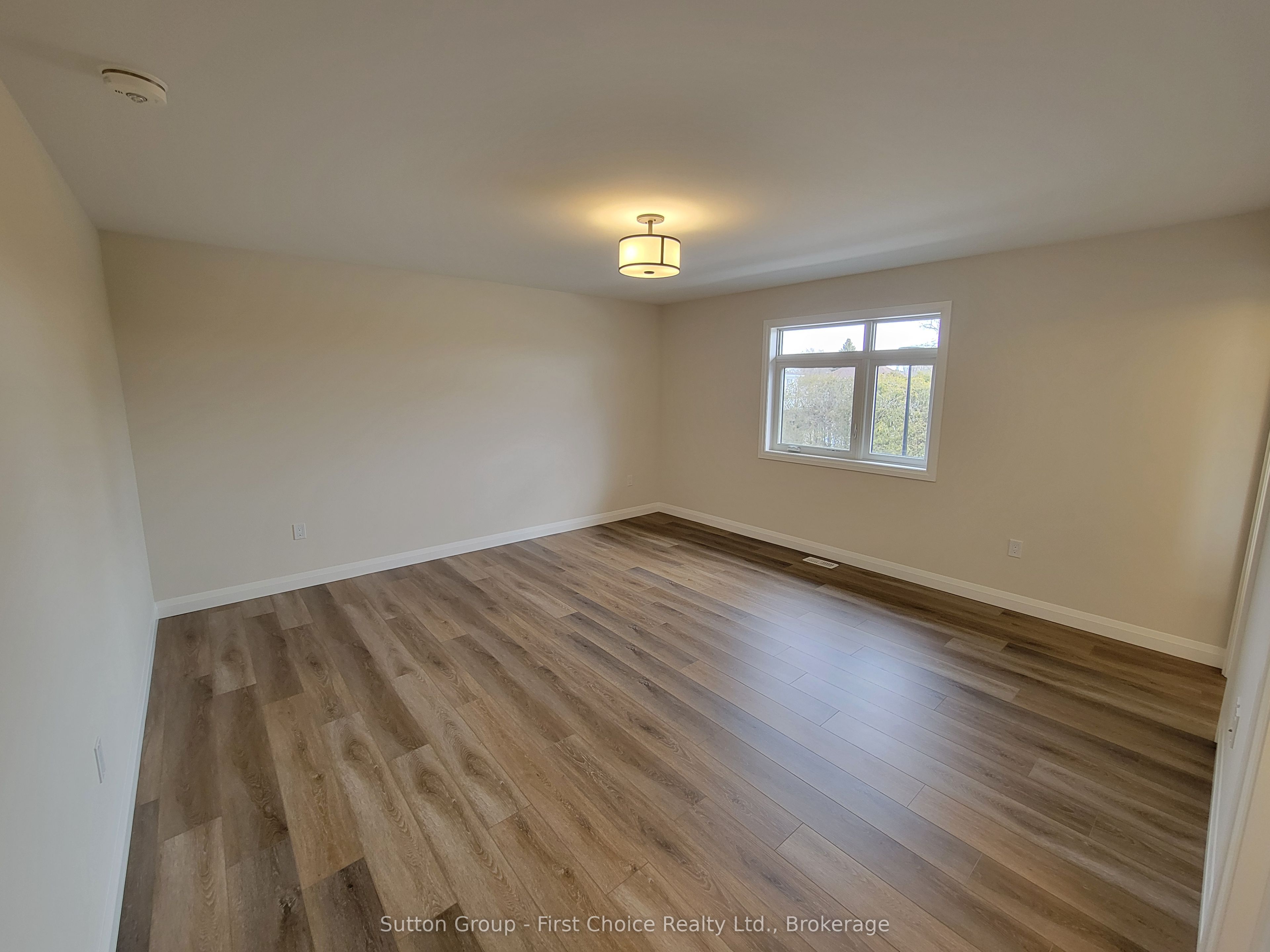 549 Albert Street Property Photo 11