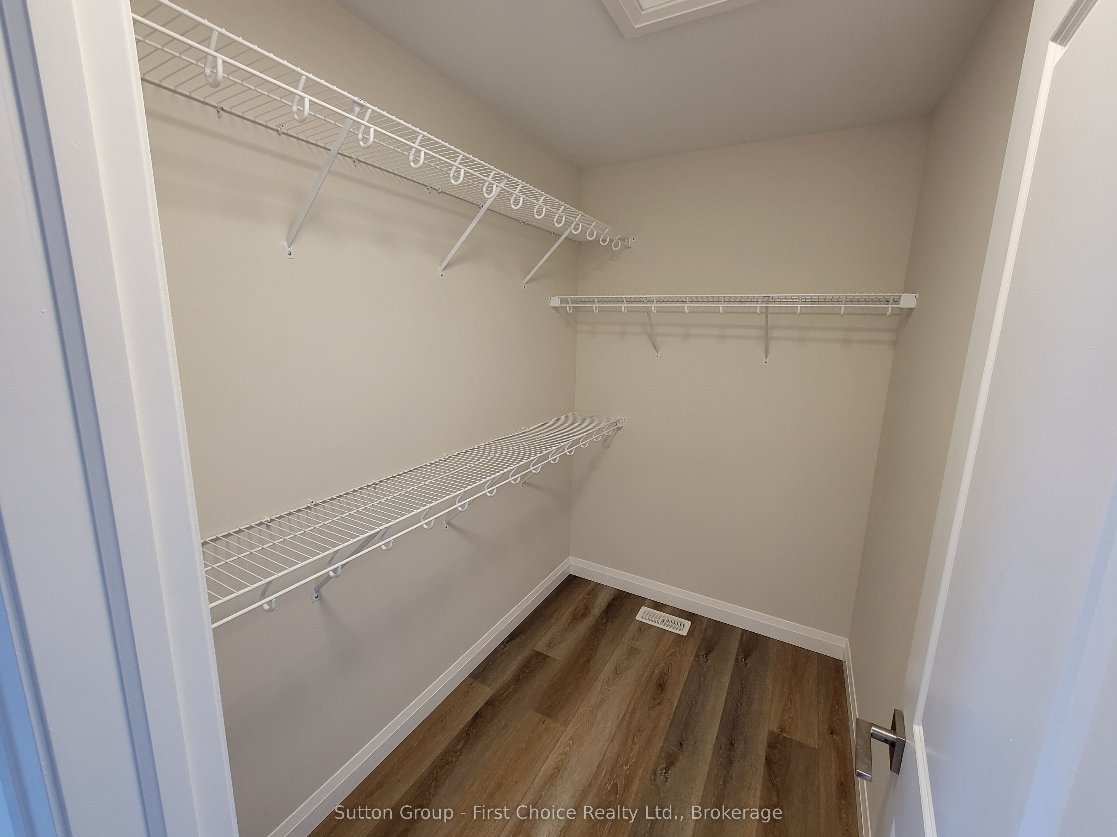 549 Albert Street Property Photo 12