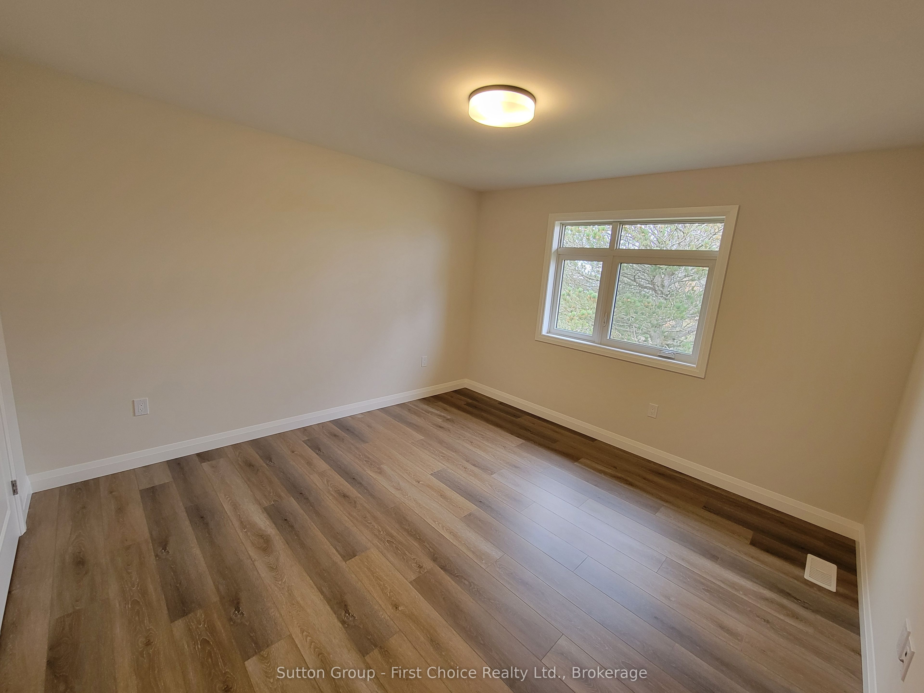 549 Albert Street Property Photo 16