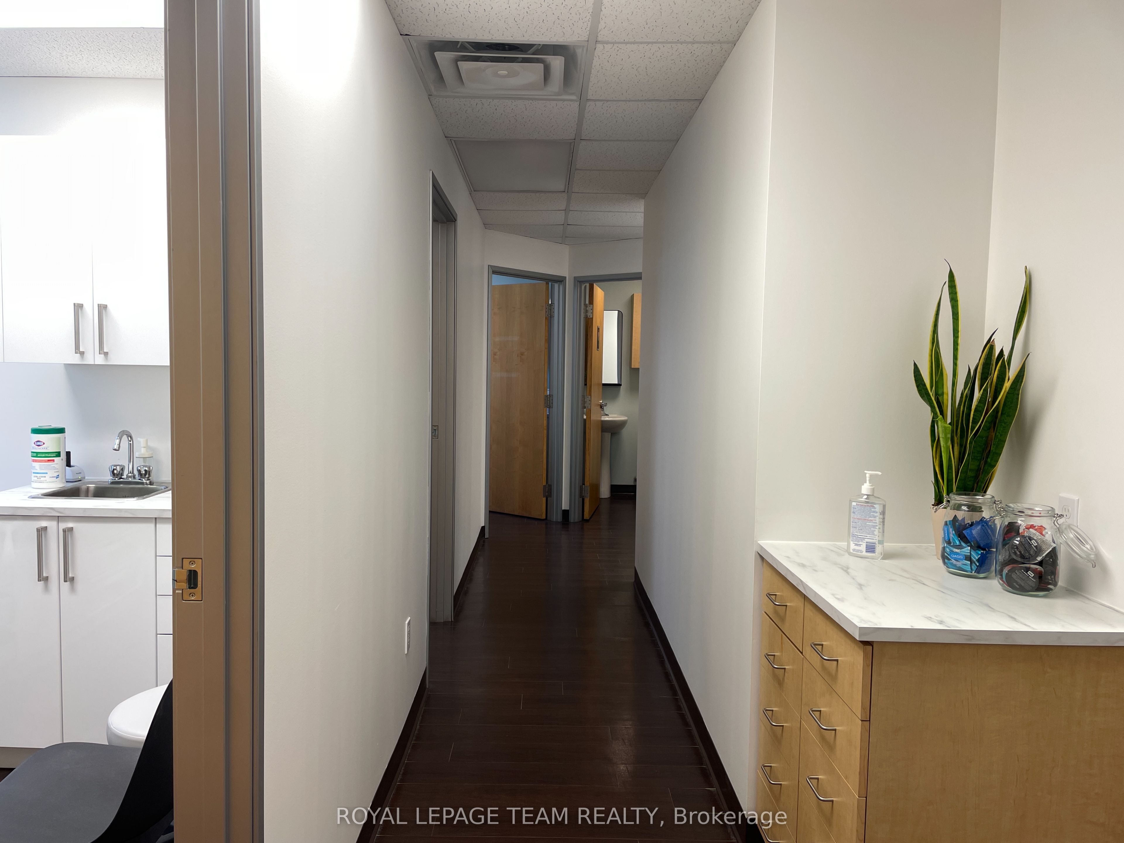 #501 - 1081 Carling Avenue Property Photo 3