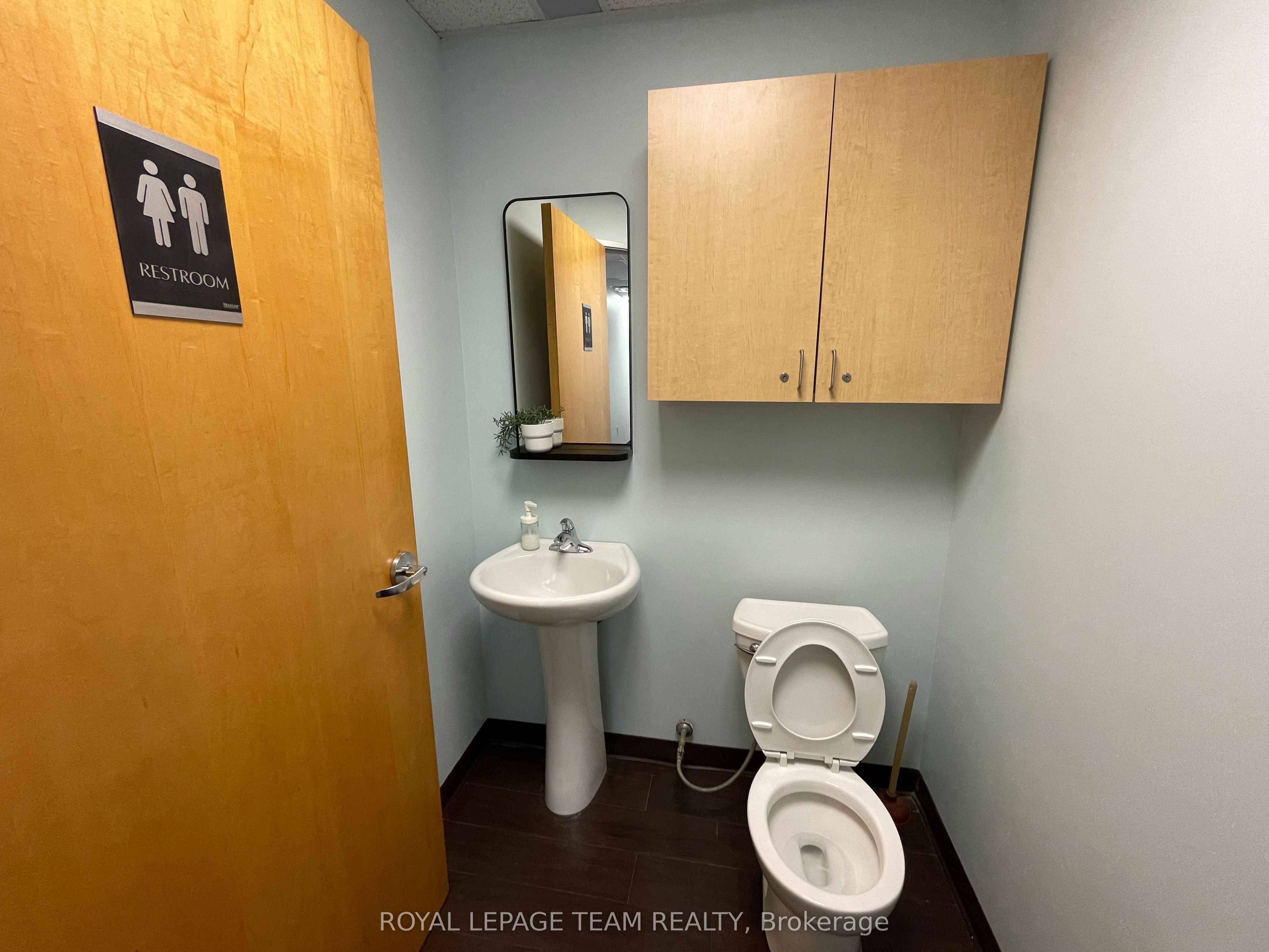 #501 - 1081 Carling Avenue Property Photo 7