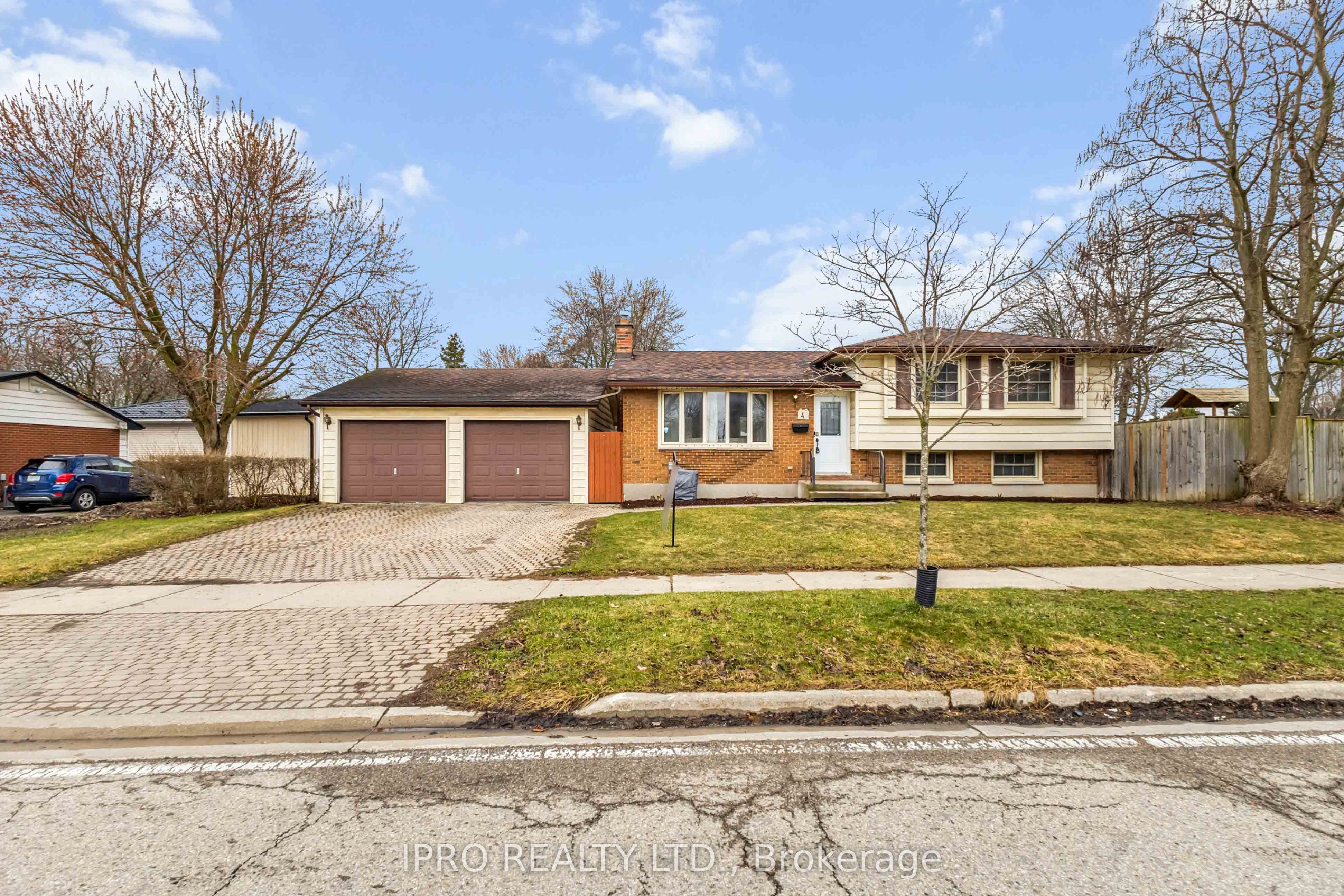 4 Breckenridge Crescent Property Photo 1
