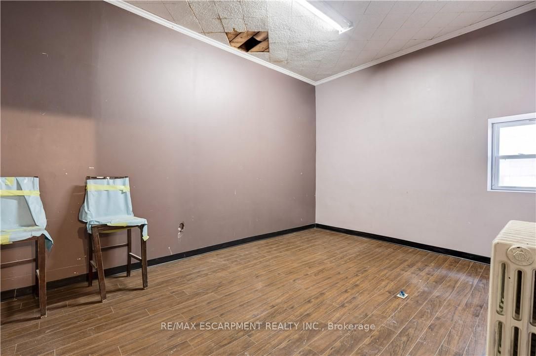 #main - 323-327 King Street Property Photo 9