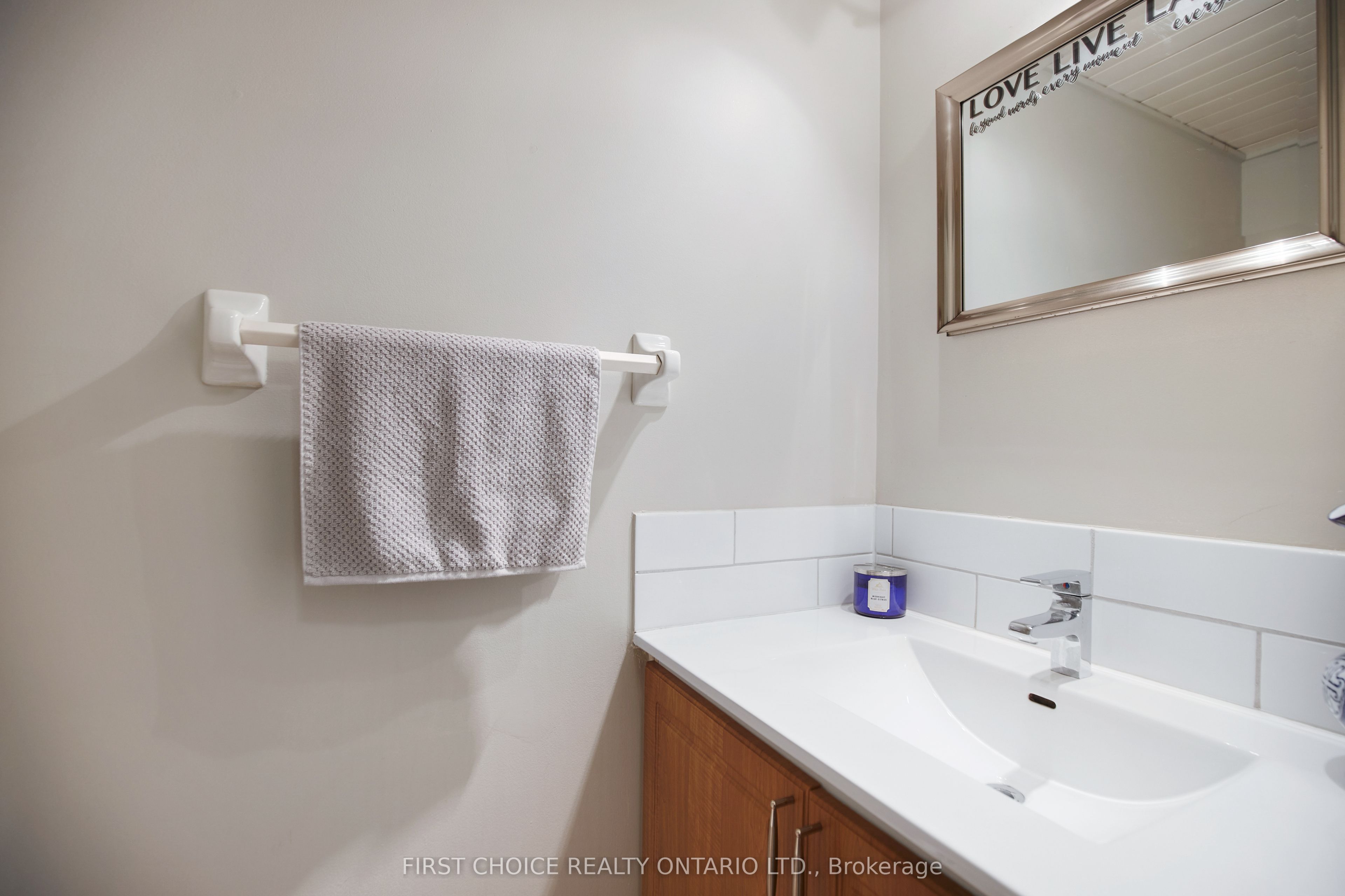 33 Crispin Private Property Photo 7
