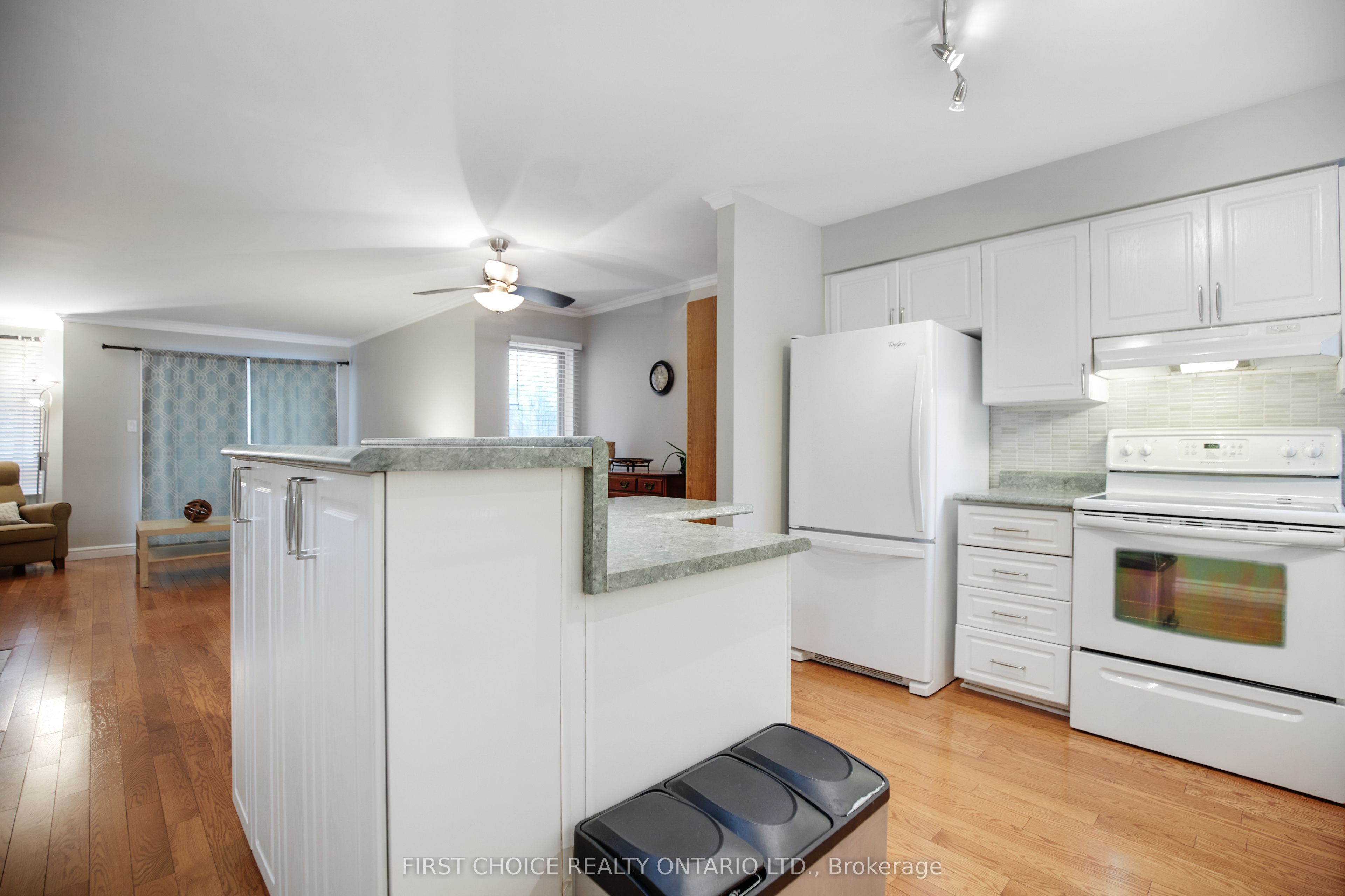 33 Crispin Private Property Photo 8
