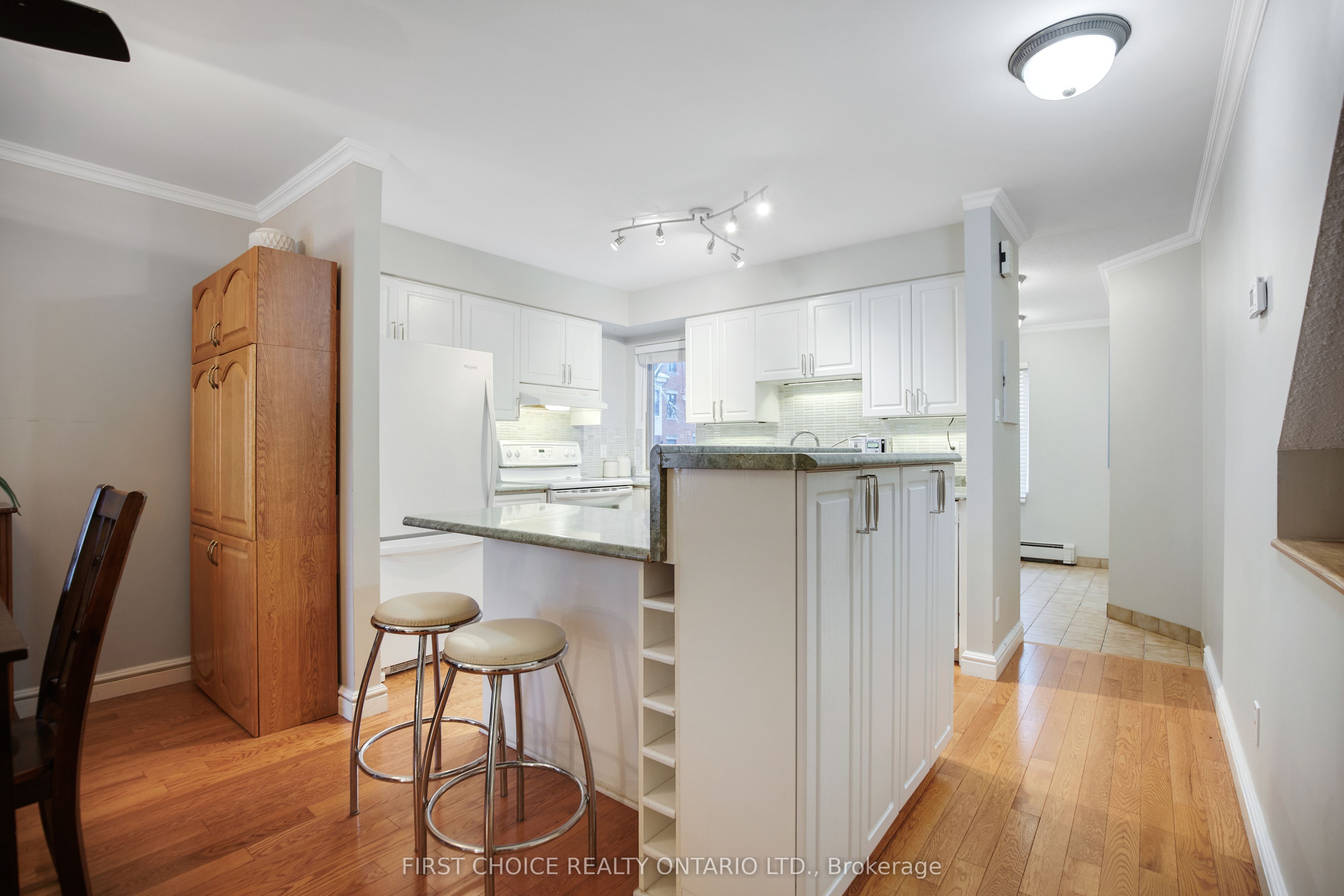 33 Crispin Private Property Photo 10