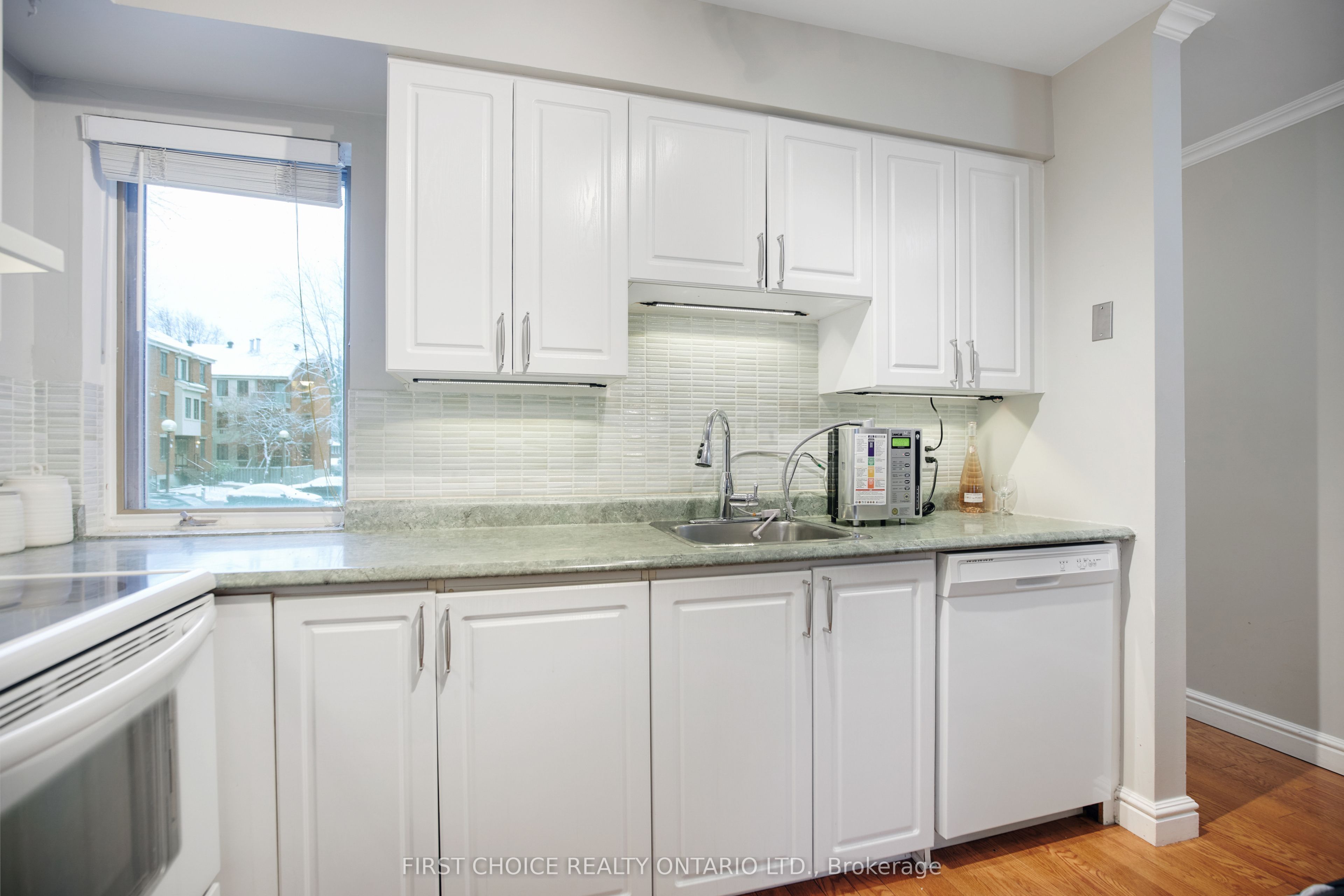 33 Crispin Private Property Photo 12