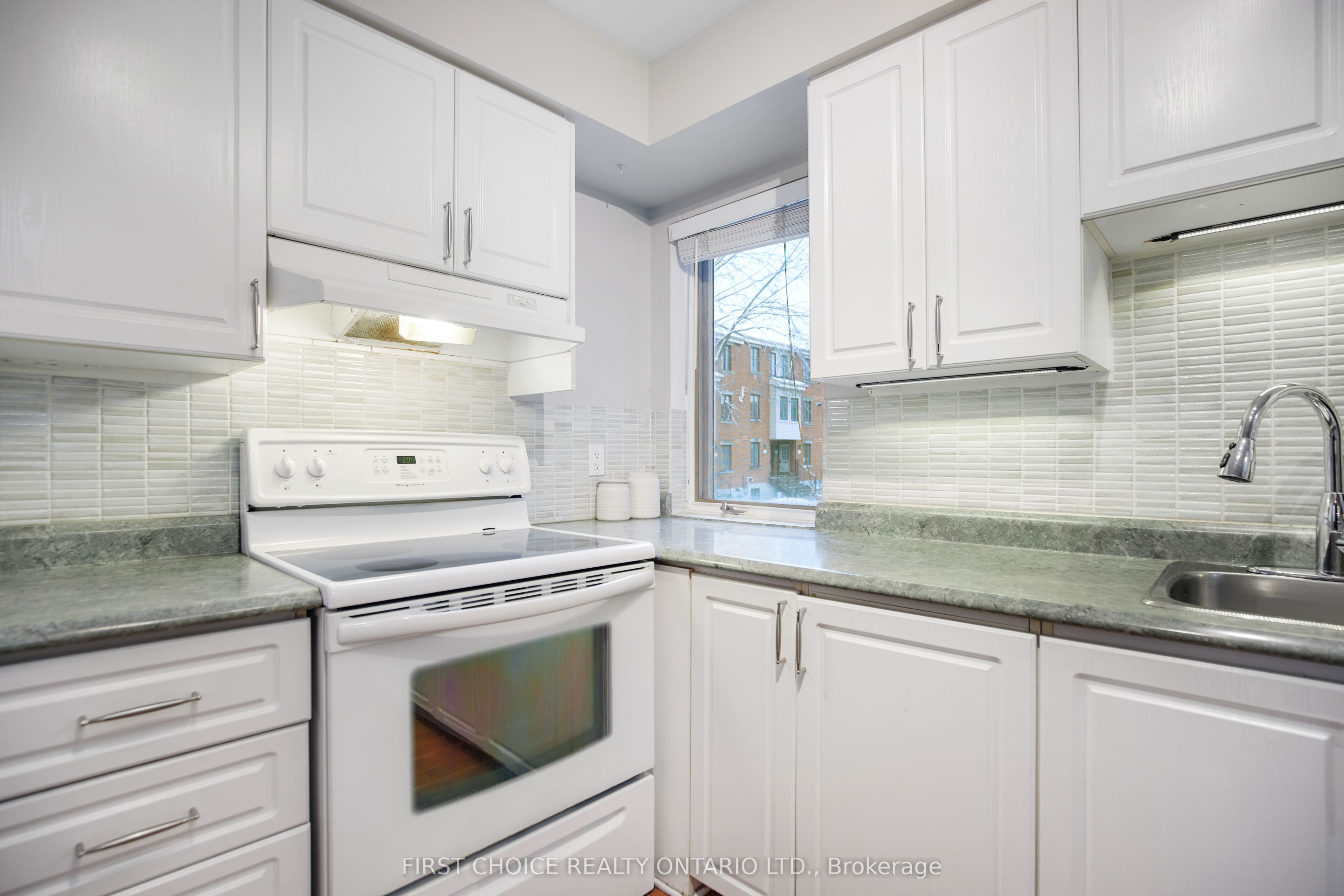 33 Crispin Private Property Photo 13