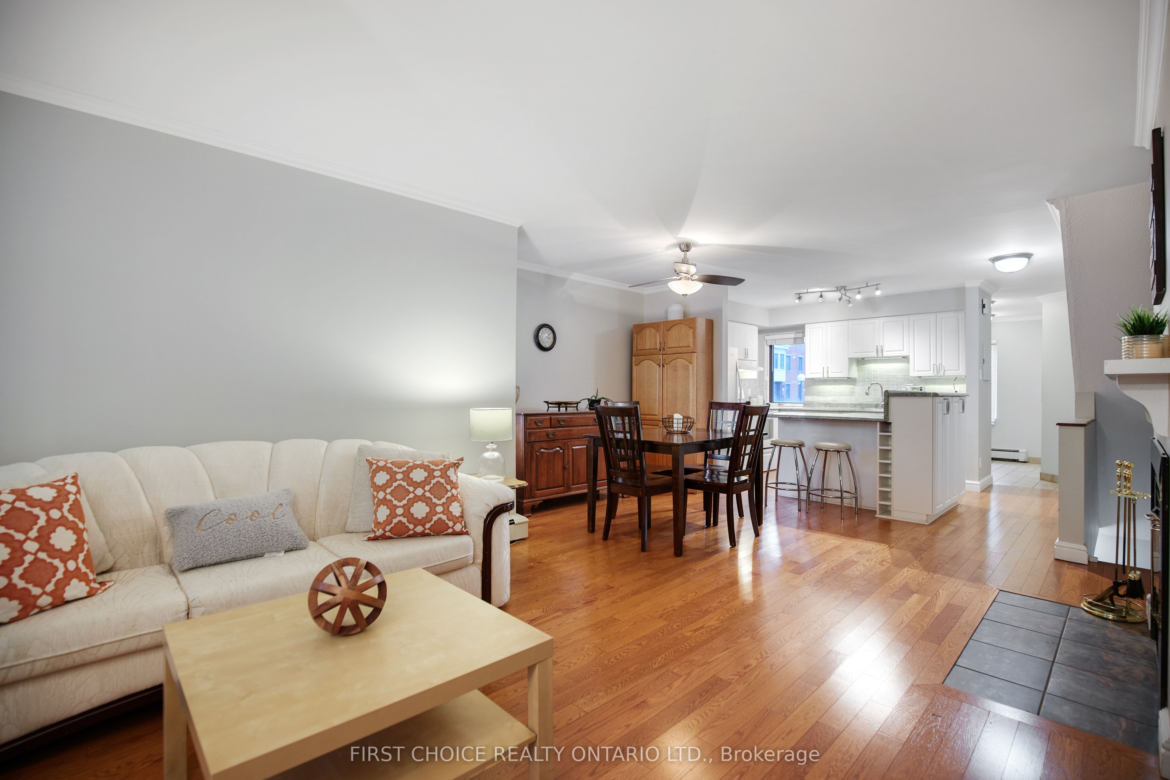 33 Crispin Private Property Photo 19