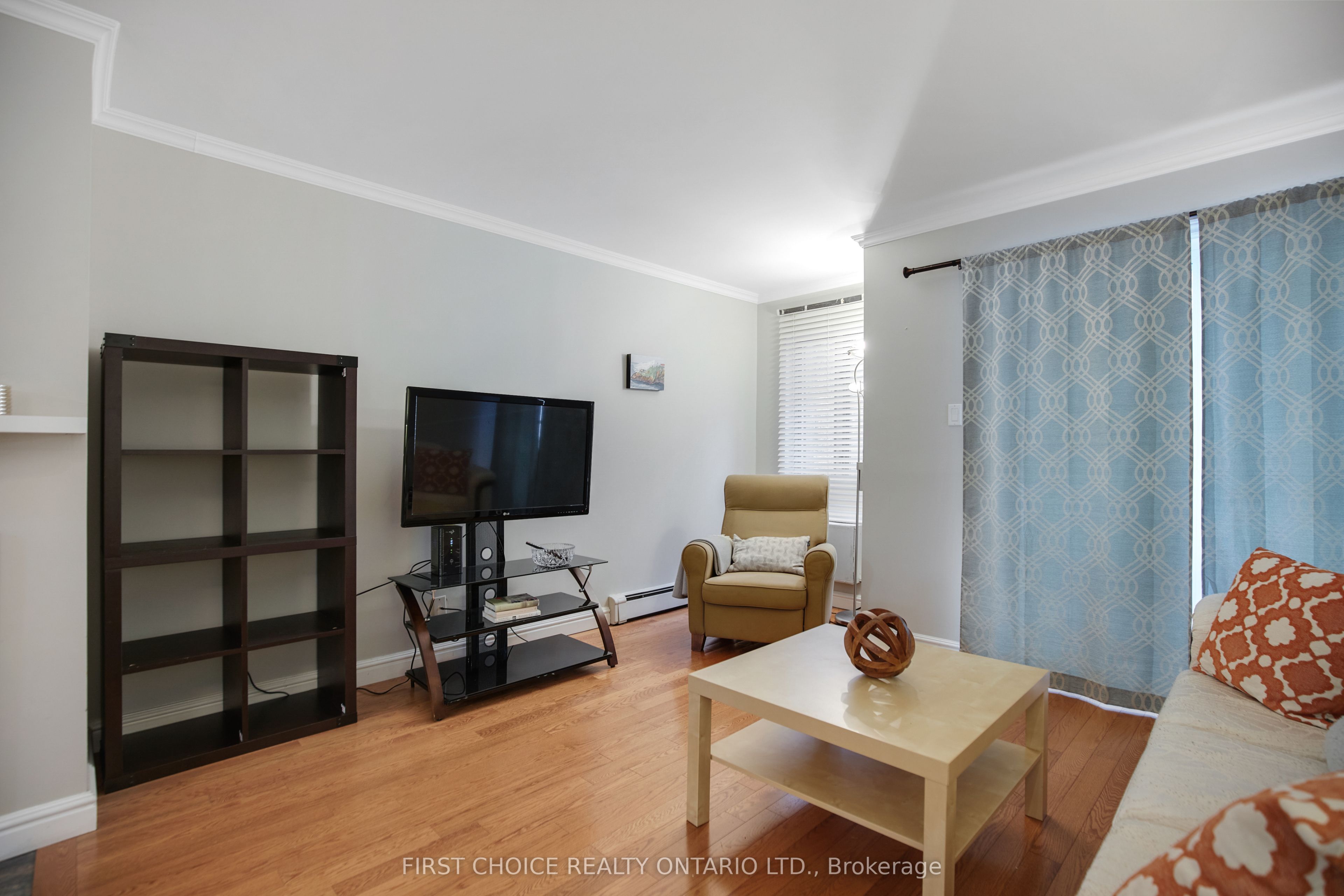 33 Crispin Private Property Photo 22