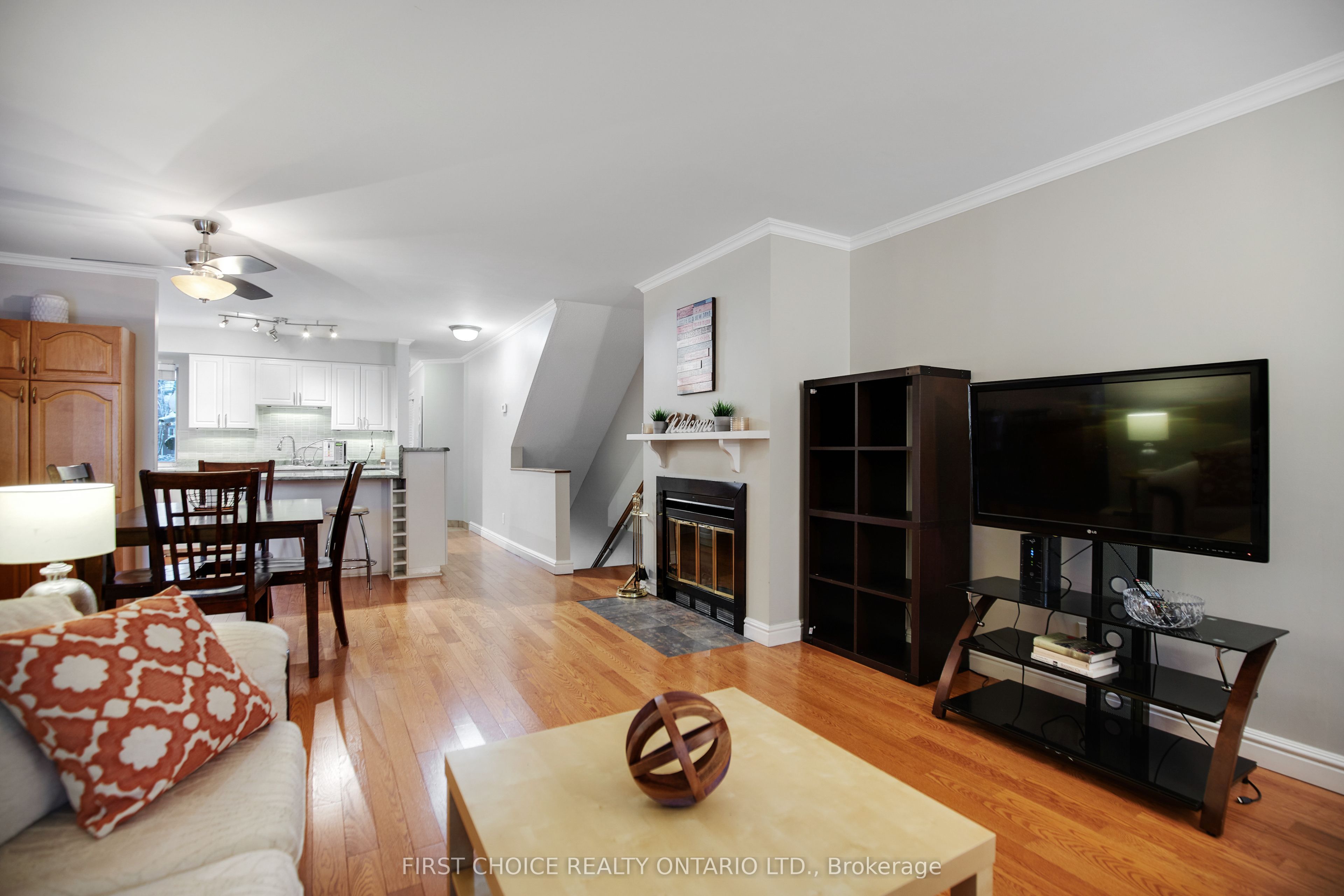 33 Crispin Private Property Photo 25